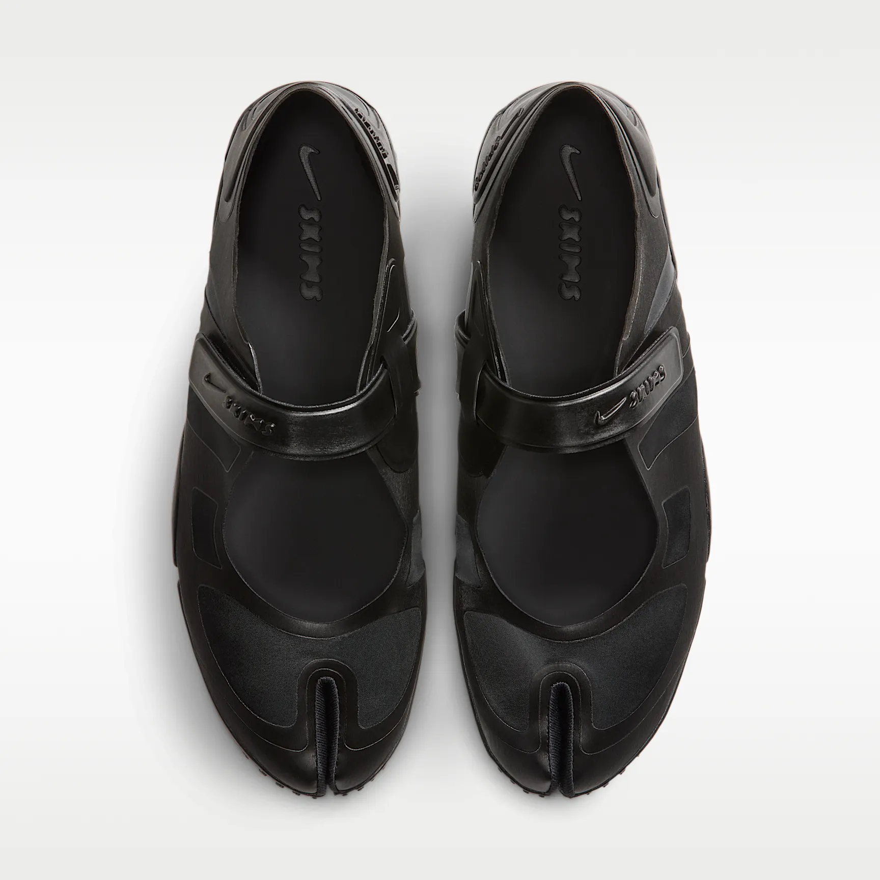 000000_NikeSKIMS-Rift-Satin_BLACK_IQ7158-001_img3