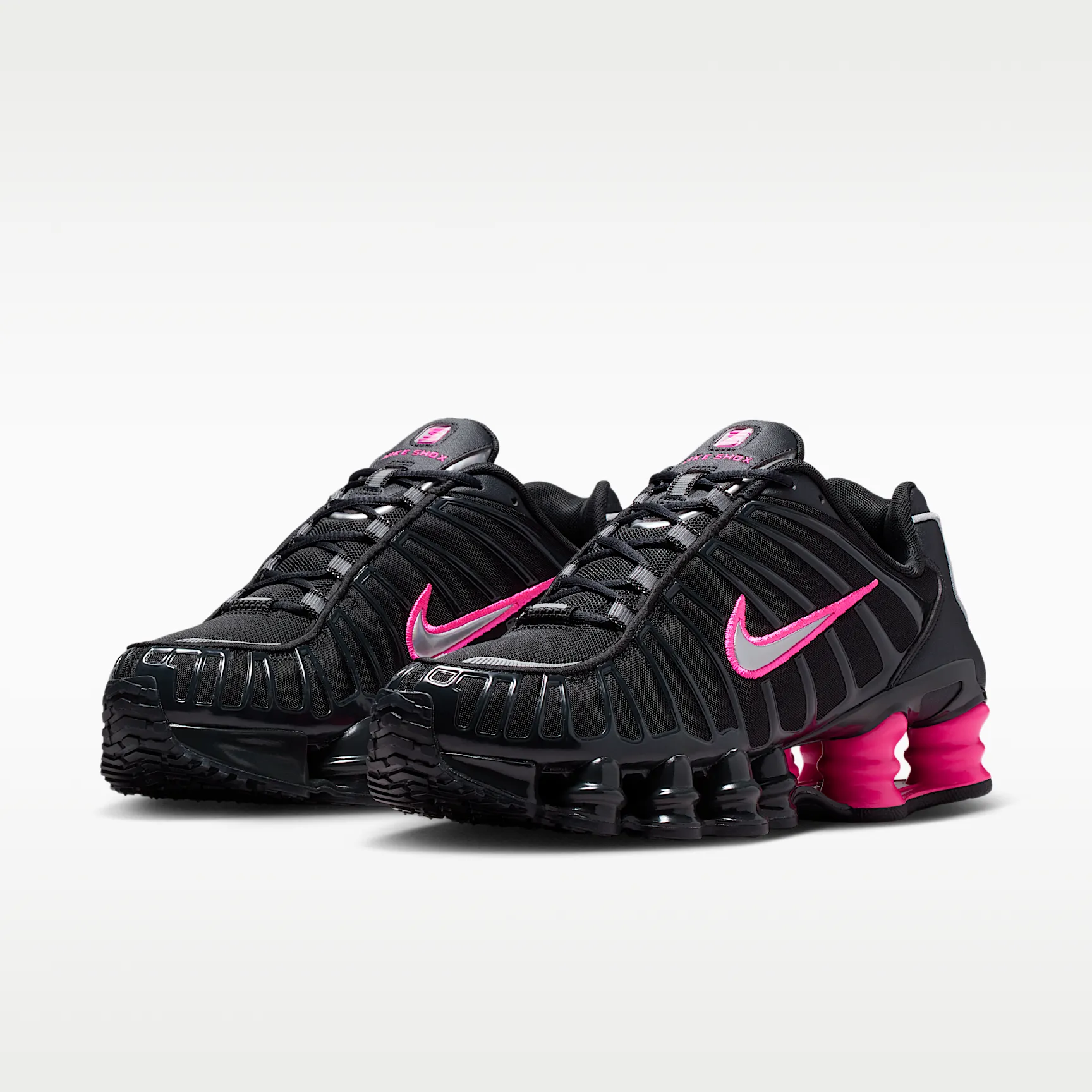 C31E5D_Nike-Shox-TL-WMNS_OFF-NOIR-HYPER-PINK_IQ0273-045_img4