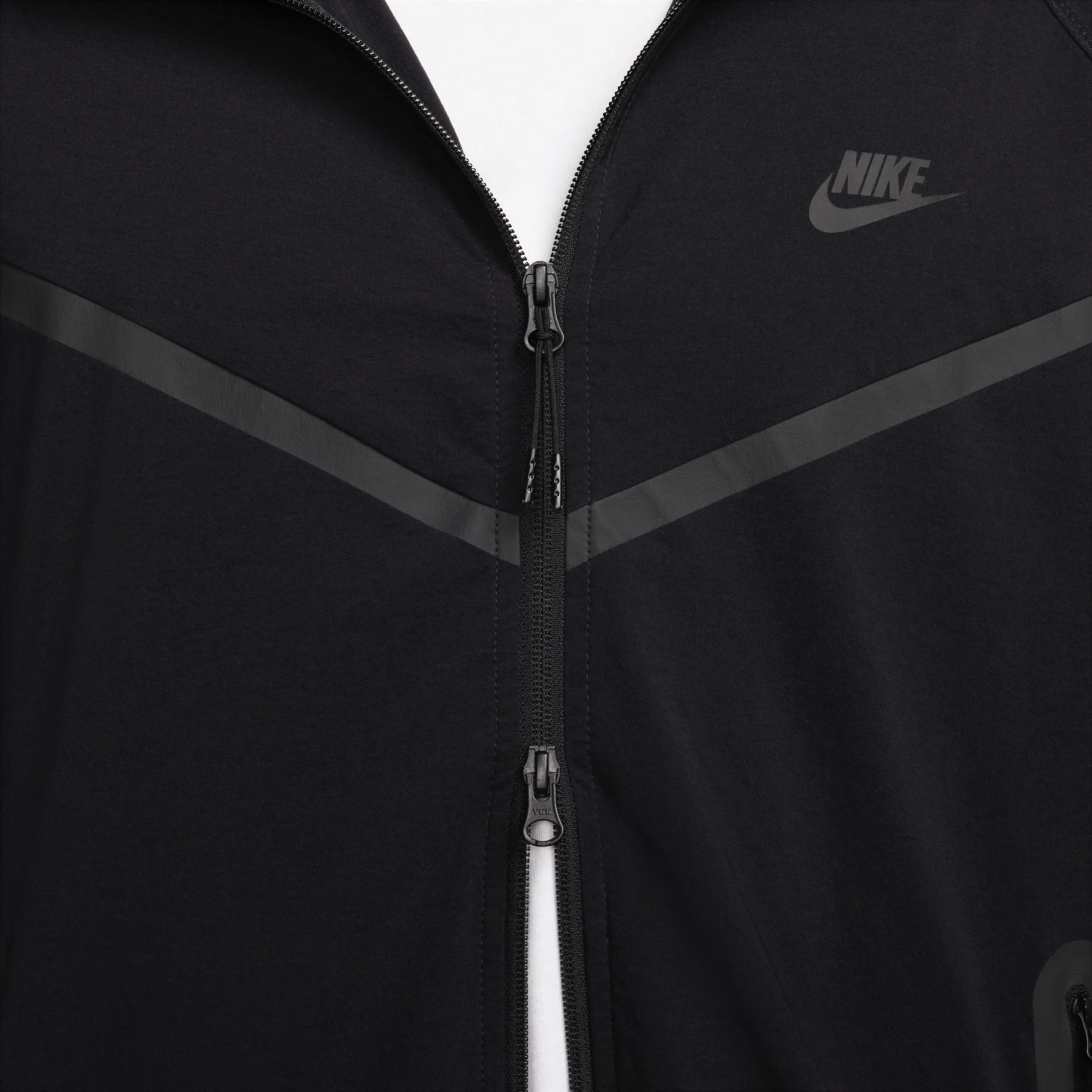1F1F1F_Nike-Tech-Woven-Jacket_BLACK_HM7151-010_img4