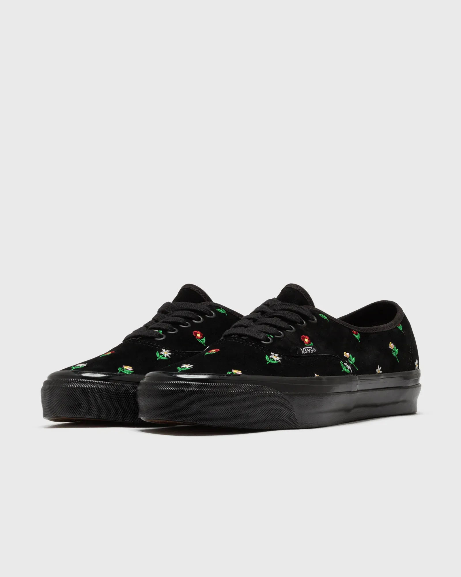 000000_Vans-OTW-Authentic-44_BLACK-FLOWERS_VN00117RBLK1_img1