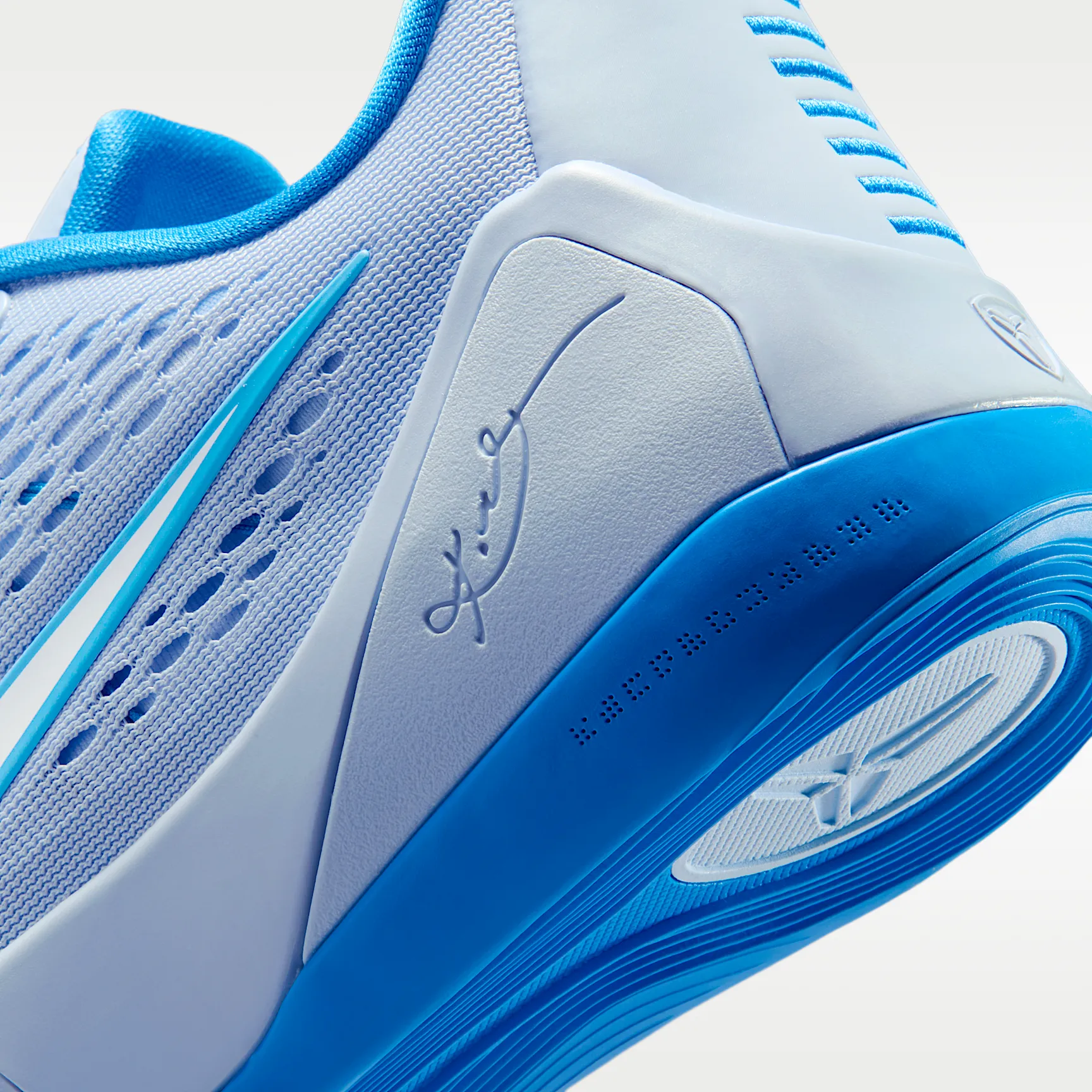 97AAC5_Nike-Kobe-9-Elite-Low-EM-Protro_HYDROGEN-BLUE_IH1401-402_img7