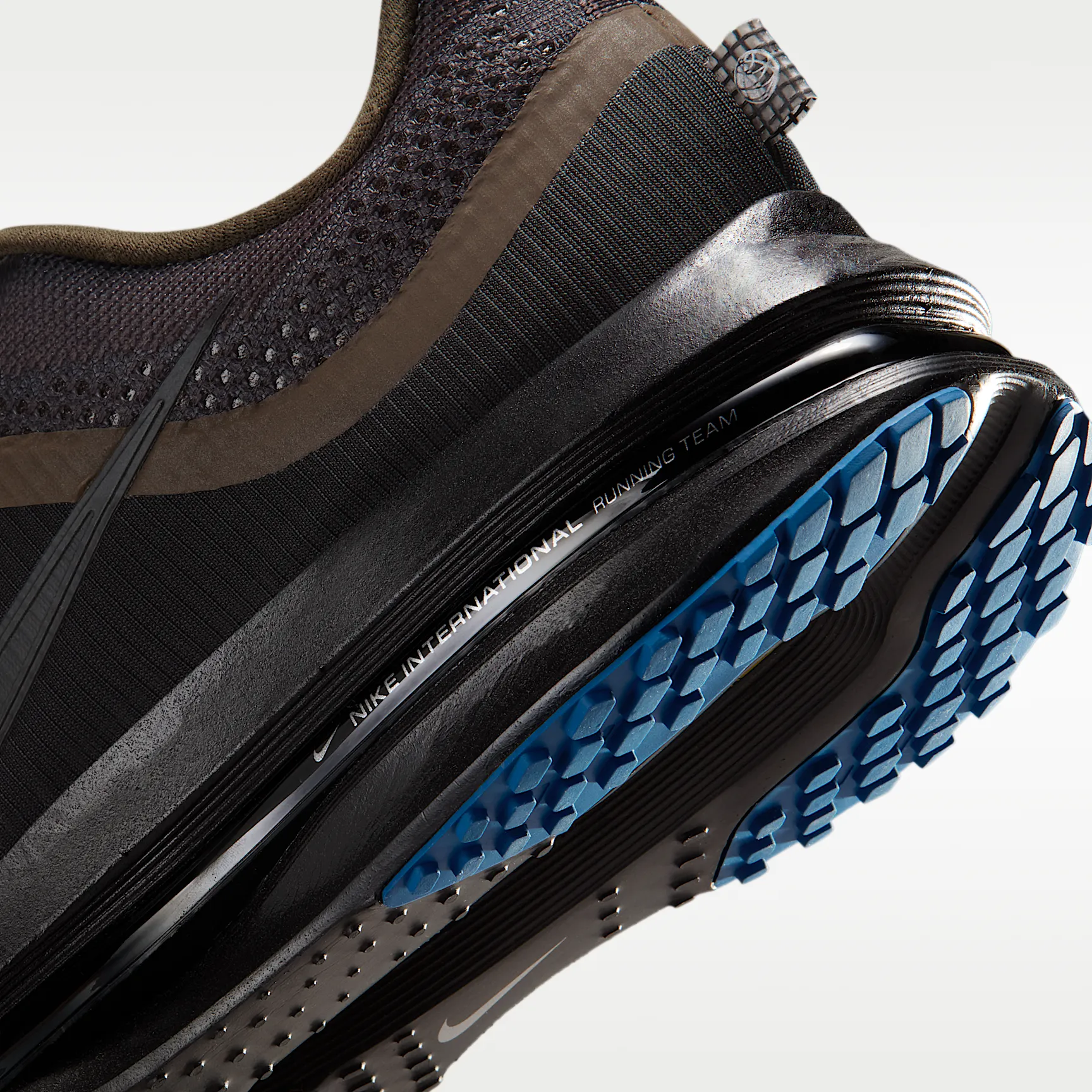 3F3128_Nike-Pegasus-Premium_OUR-PACE-OUR-VIBRATION_IQ3435-045_img7