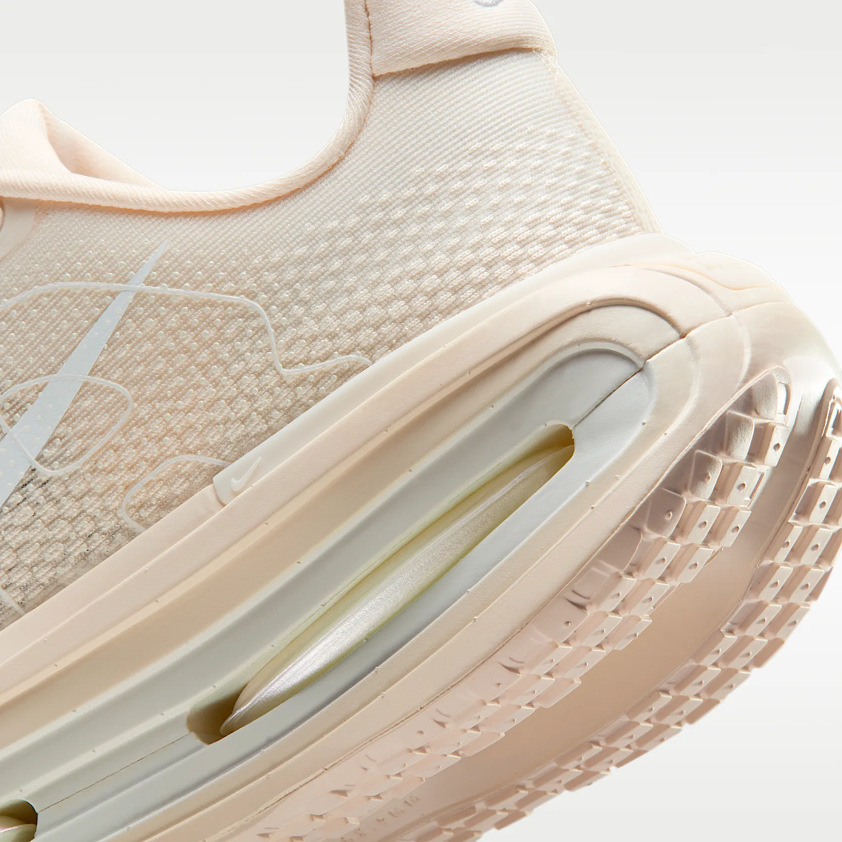 D7C5B6_Nike-Vomero-Premium_Chalk_IQ8102-100_img7