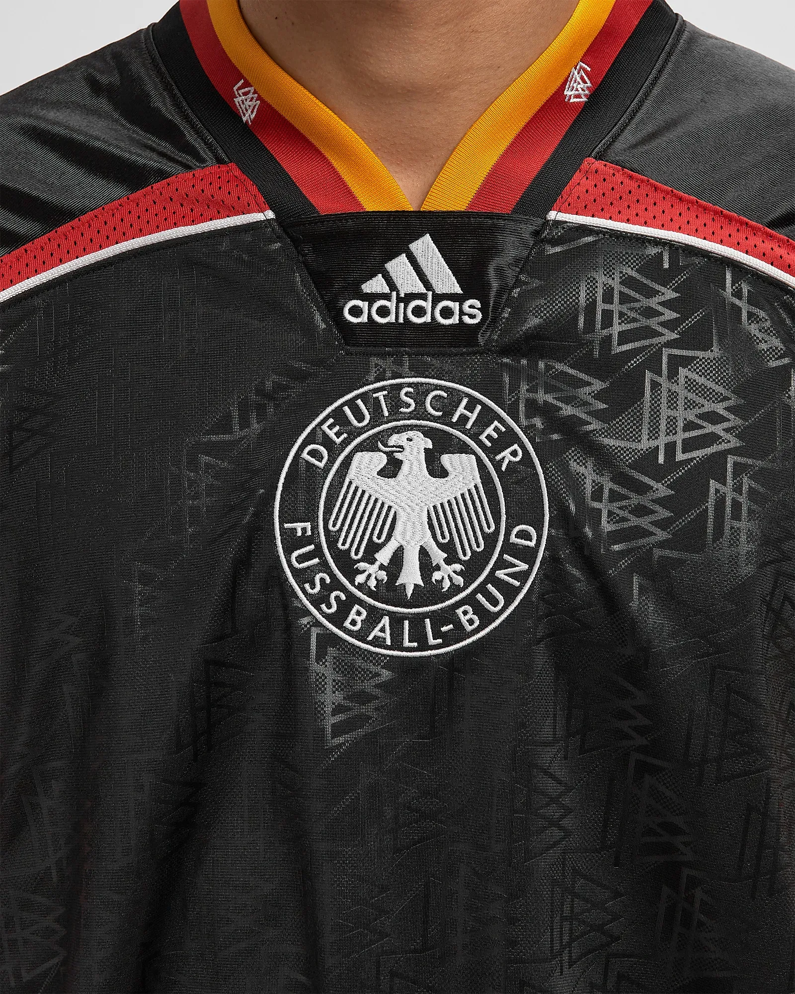 000000_adidas-Germany-Bringback-Remixed-Jersey_BLACK_KD5980_img3