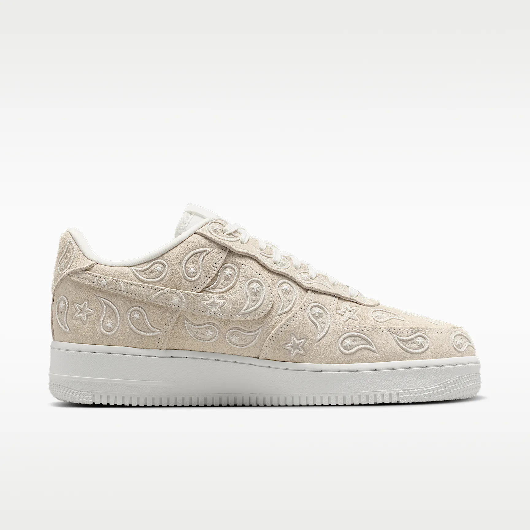 BBAEA0_Nike-Air-Force-1-'07-LV8_Paisley_IU2363-100_img2