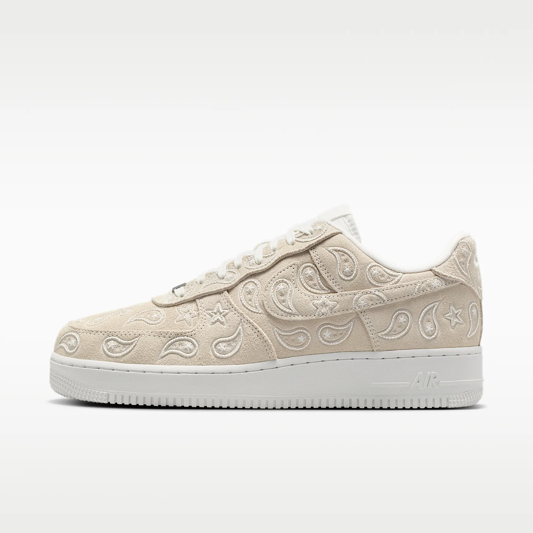 BBAEA0_Nike-Air-Force-1-'07-LV8_Paisley_IU2363-100_img0
