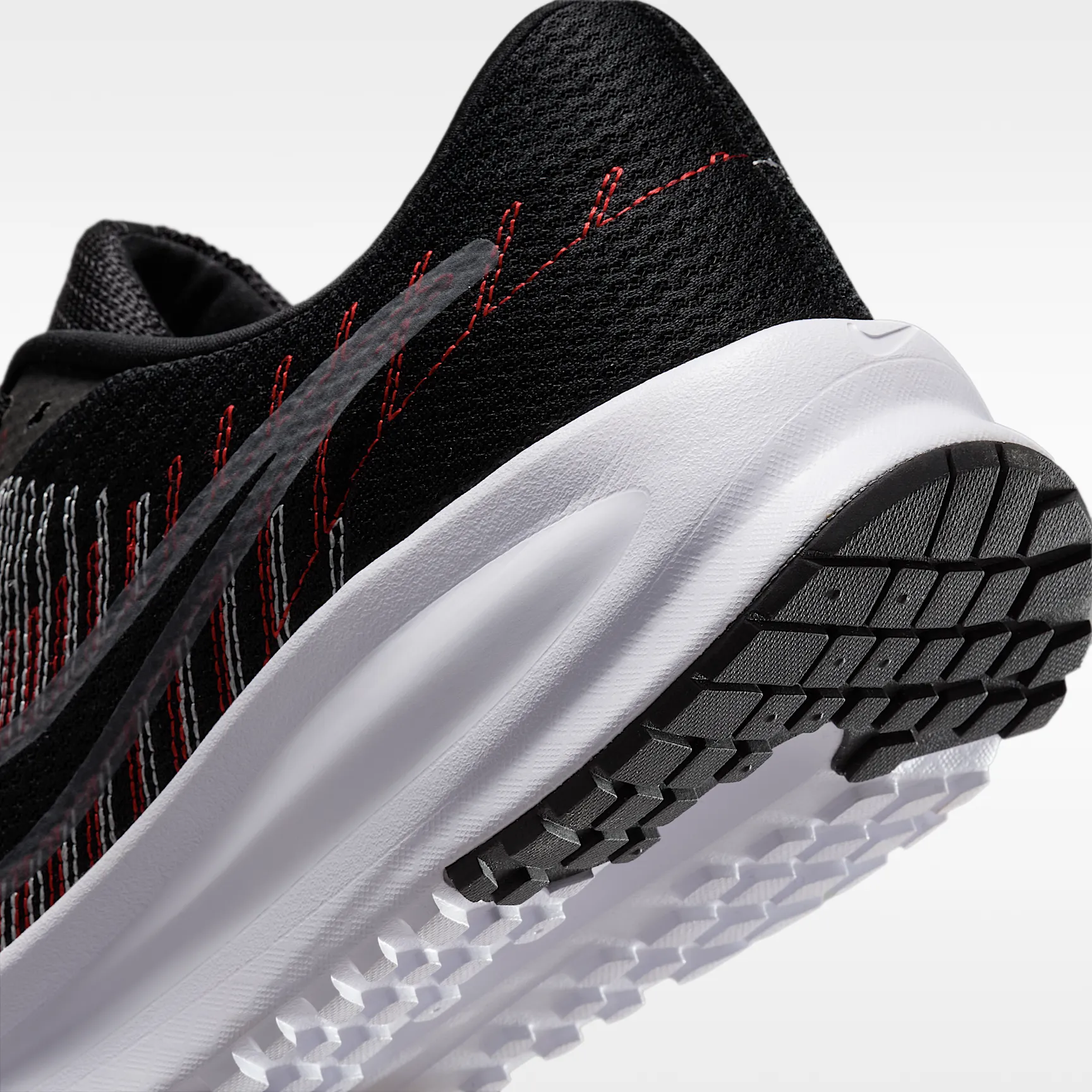 000000_Nike-Run-Defy_BLACK-UNIVERSITY-RED_HM9594-001_img7