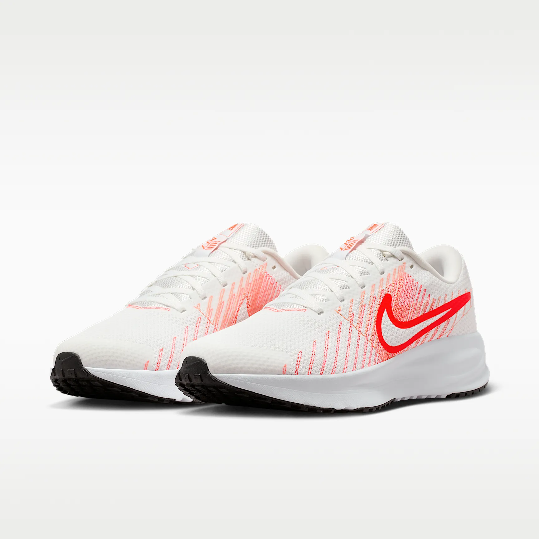 FB2530_Nike-Run-Defy_SUMMIT-WHITE-BRIGHT-CRIMSON_HM9594-103_img4