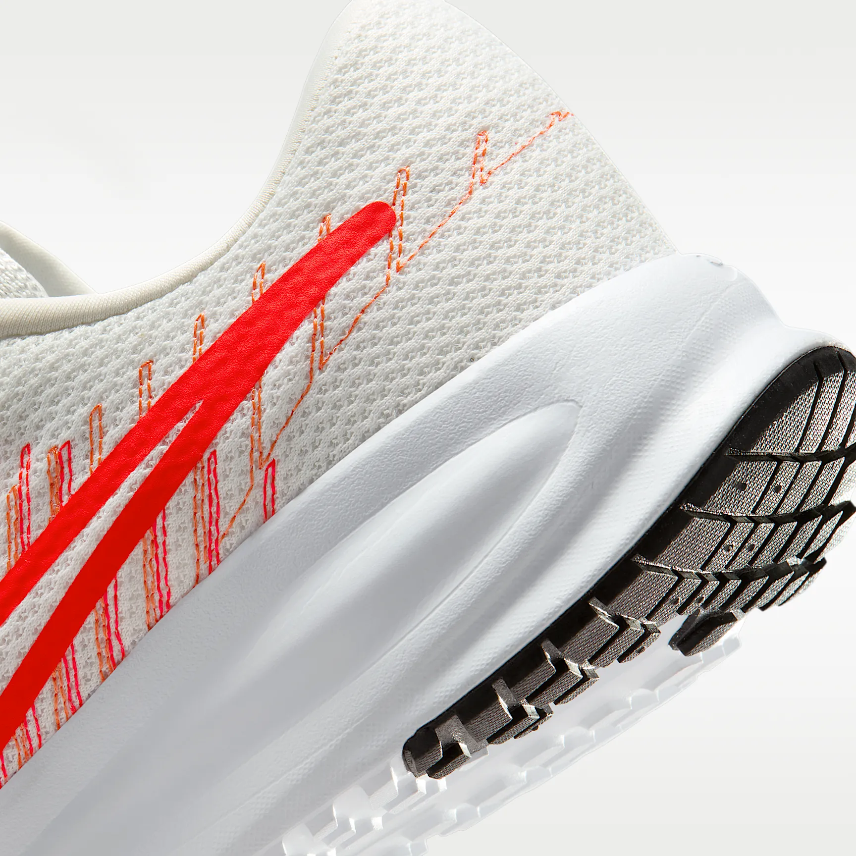 FB2530_Nike-Run-Defy_SUMMIT-WHITE-BRIGHT-CRIMSON_HM9594-103_img7