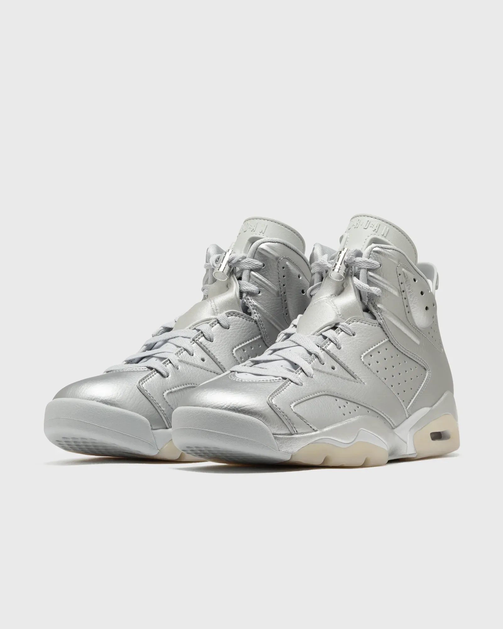 757575_PSG-x-Air-Jordan-6_METALLIC-SILVER_IQ5135-001_img1