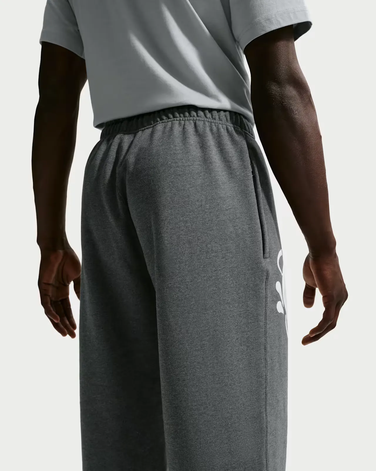 5E5E5E_Central-Cee-x-Syna-World-x-Nike-Solo-Swoosh-Fleece-Trousers_GREY_IQ0534-063_img1