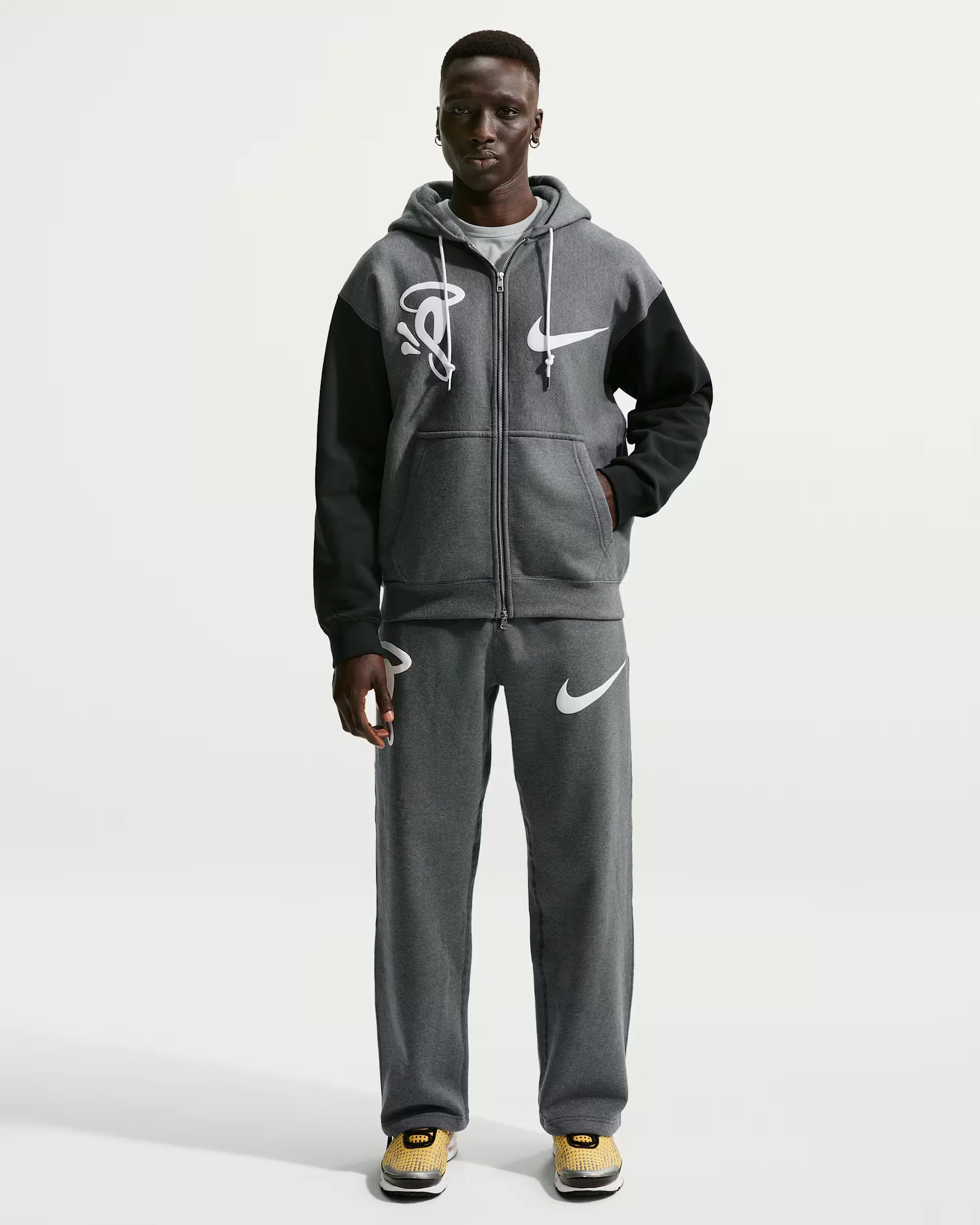 syna nike テック　L 下のみ 値下げ交渉受け付けます Nike Sportswear Tech Fleece x Central Cee Syna World Full Zip