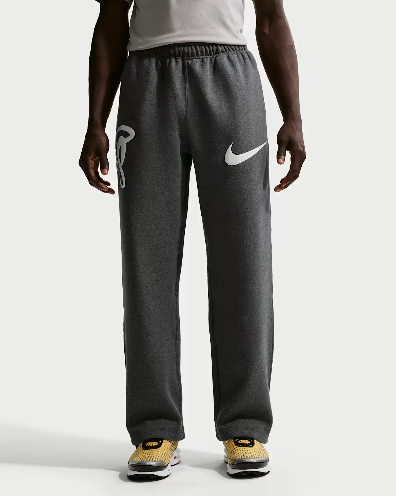 syna nike テック　L 下のみ 値下げ交渉受け付けます 送料込）Nike×Syna World テックフリース トラックスーツ (Syna World