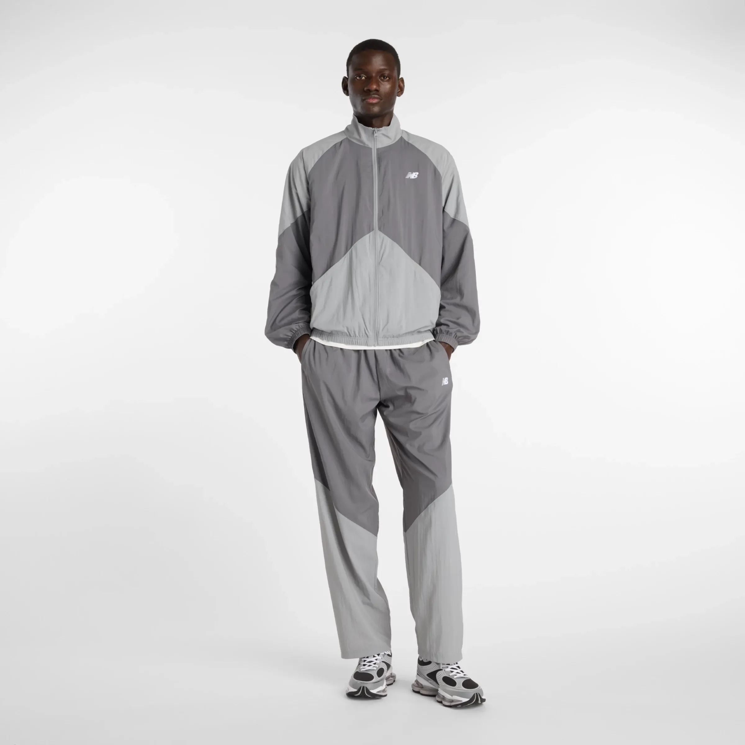 新品New Balance GREYジャケット&スラックスセットアップNIKE New Balance Sport Legacy Jacket 