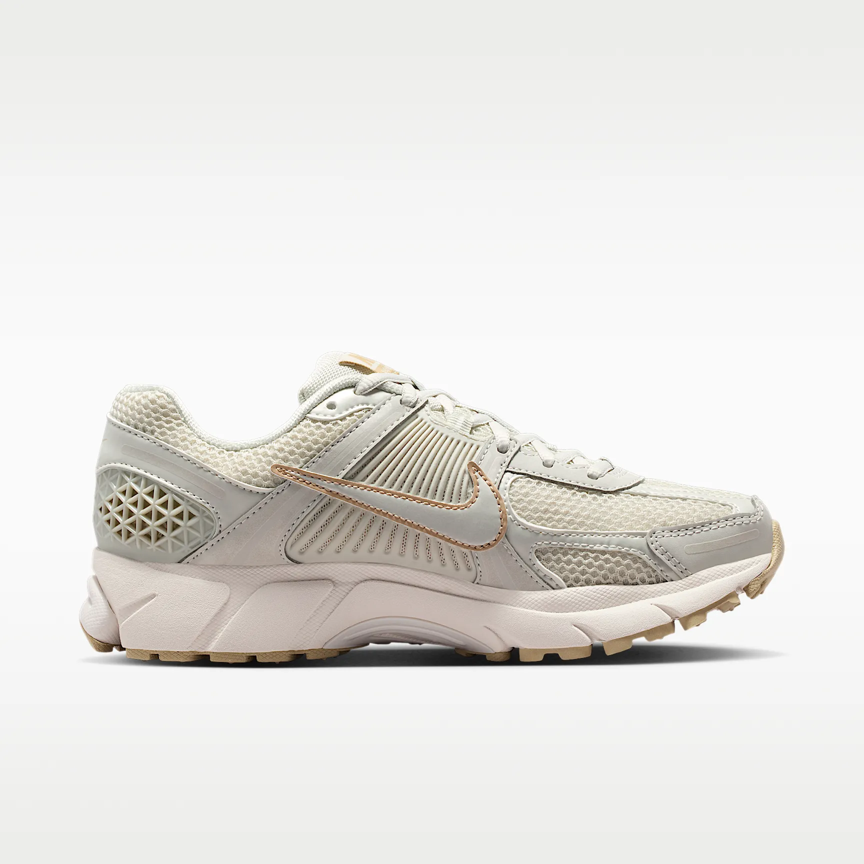 D0BFB1_Nike-Zoom-Vomero-5-WMNS_LIGHT-BONE_IB8929-003_img2