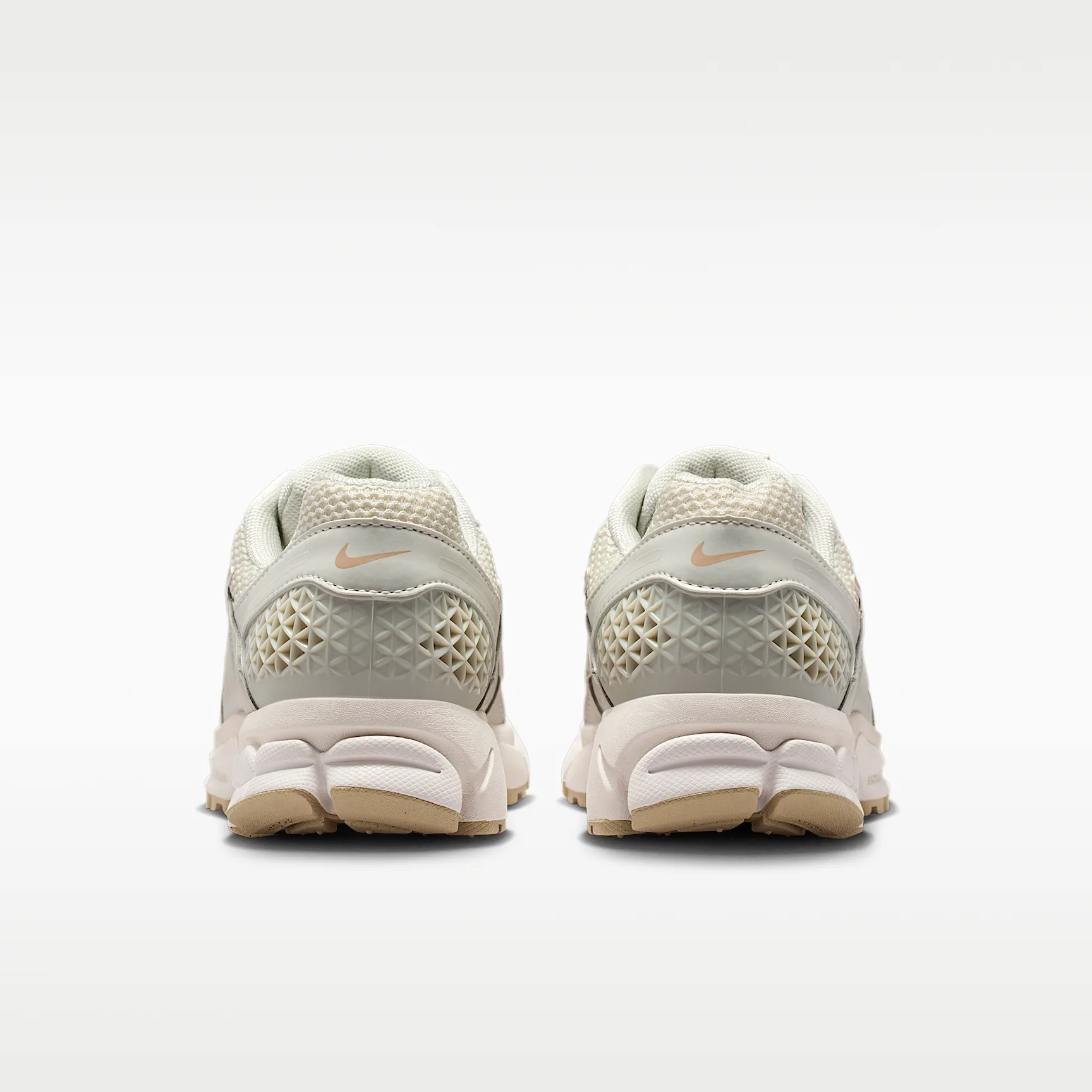 D0BFB1_Nike-Zoom-Vomero-5-WMNS_LIGHT-BONE_IB8929-003_img5