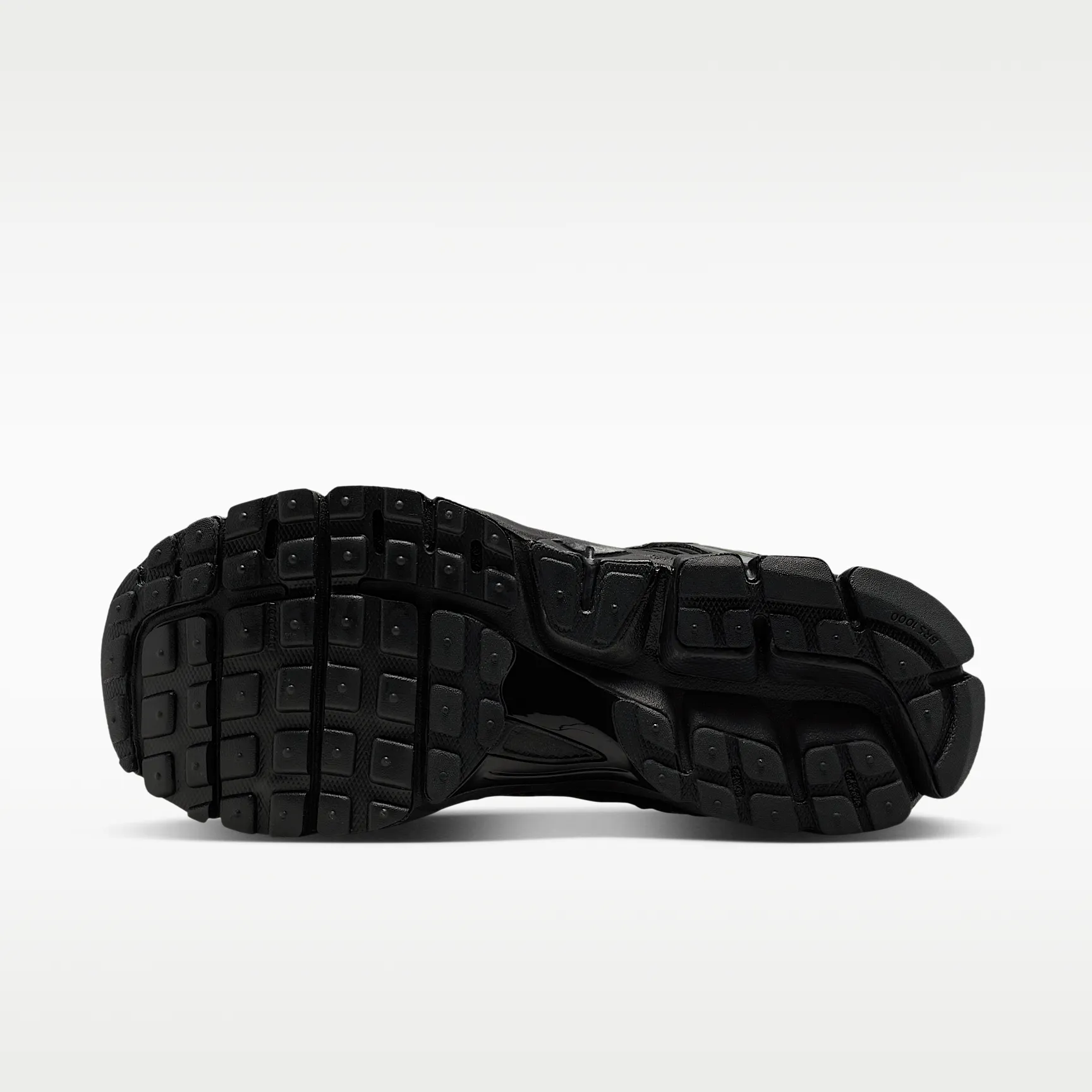 000000_Nike-Zoom-Vomero-5-WMNS_BLACK-METALLIC-SILVER_II6236-001_img1