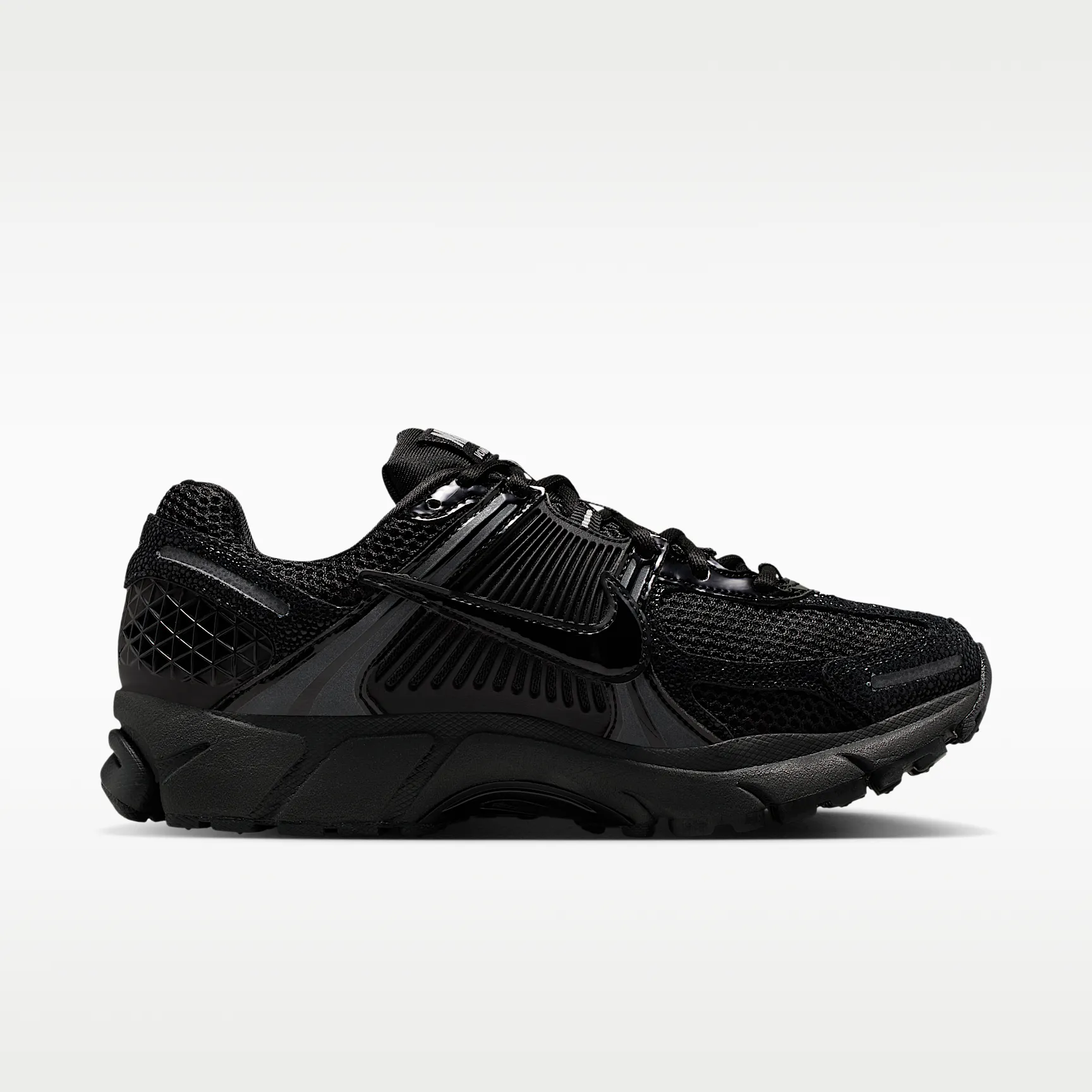 000000_Nike-Zoom-Vomero-5-WMNS_BLACK-METALLIC-SILVER_II6236-001_img2