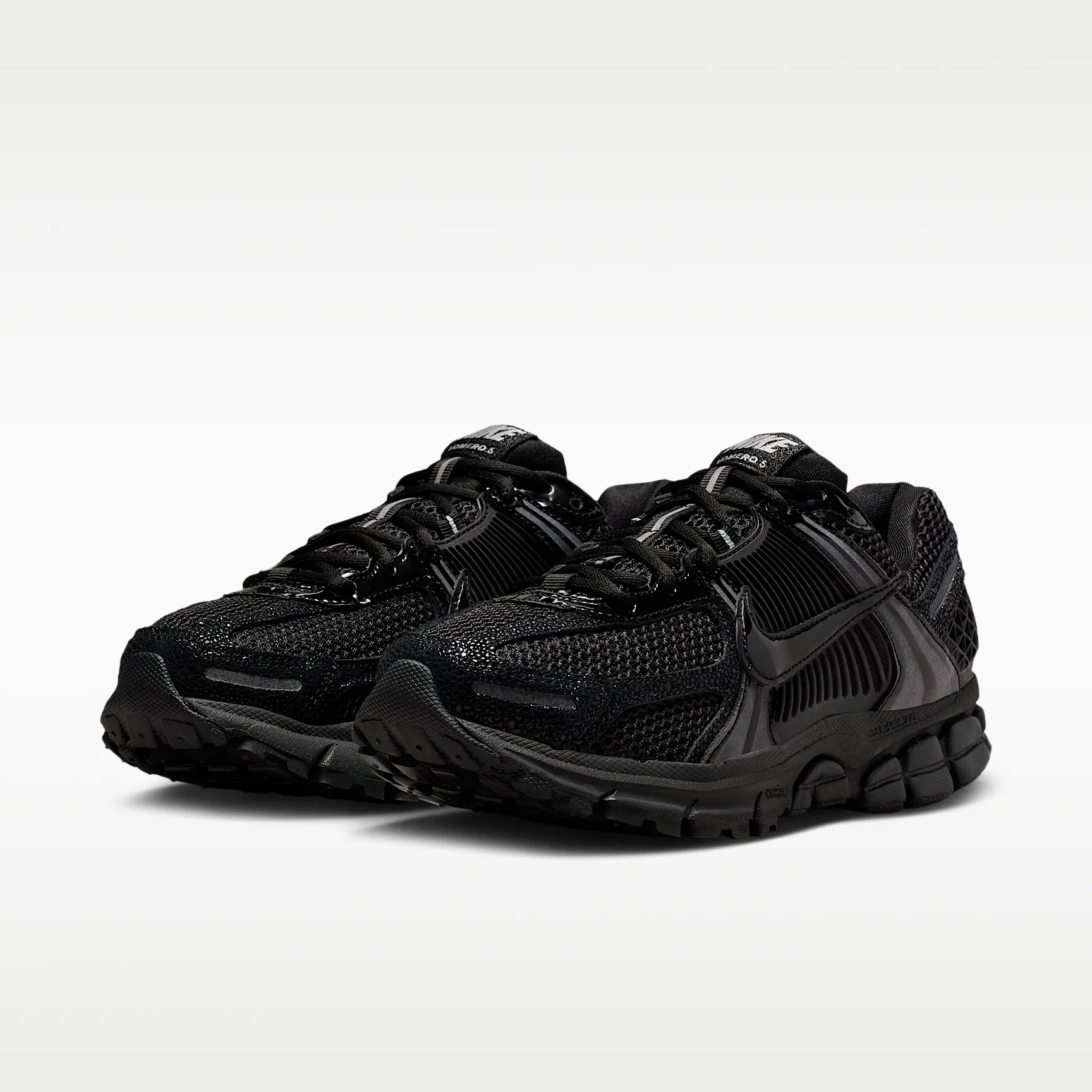 000000_Nike-Zoom-Vomero-5-WMNS_BLACK-METALLIC-SILVER_II6236-001_img4