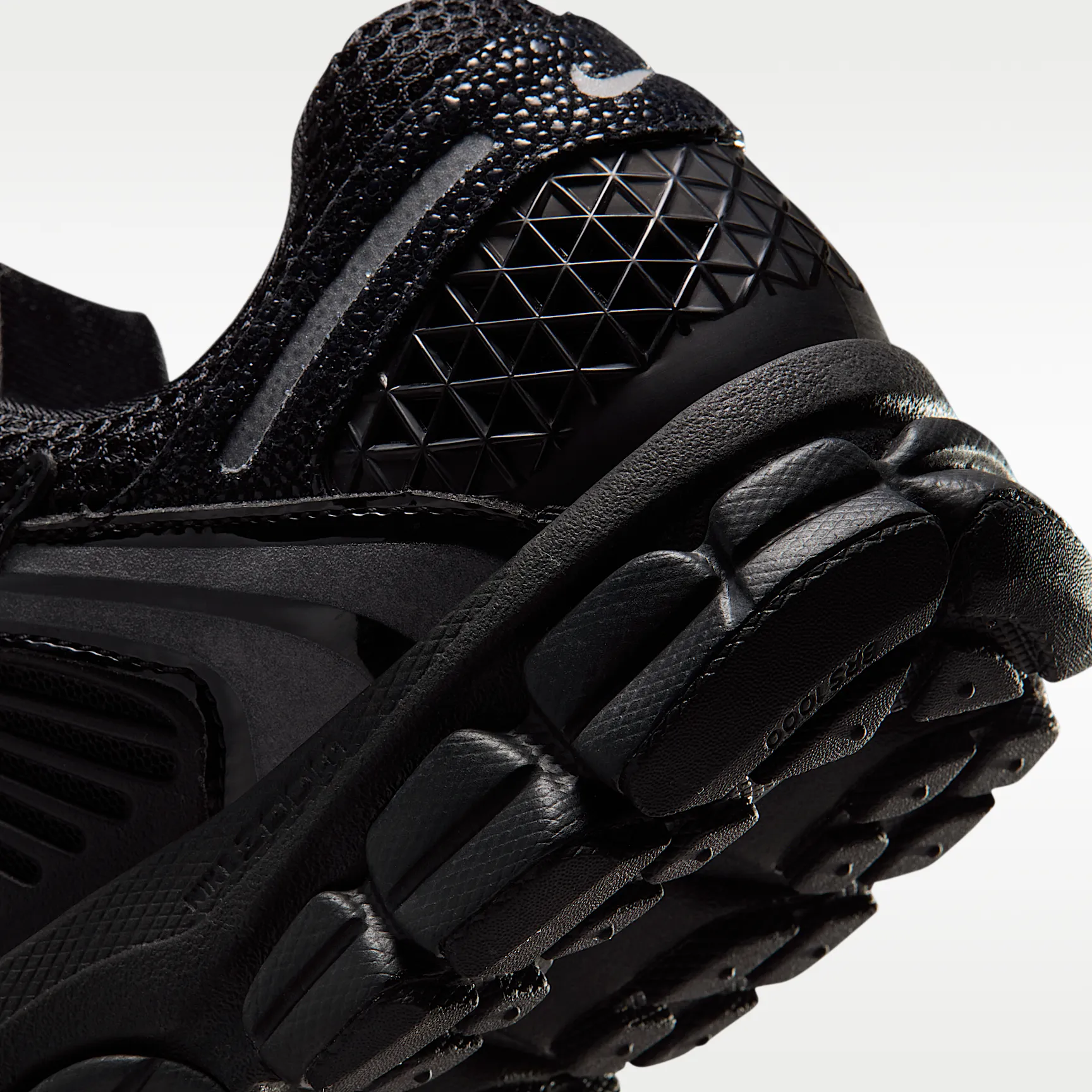 000000_Nike-Zoom-Vomero-5-WMNS_BLACK-METALLIC-SILVER_II6236-001_img7