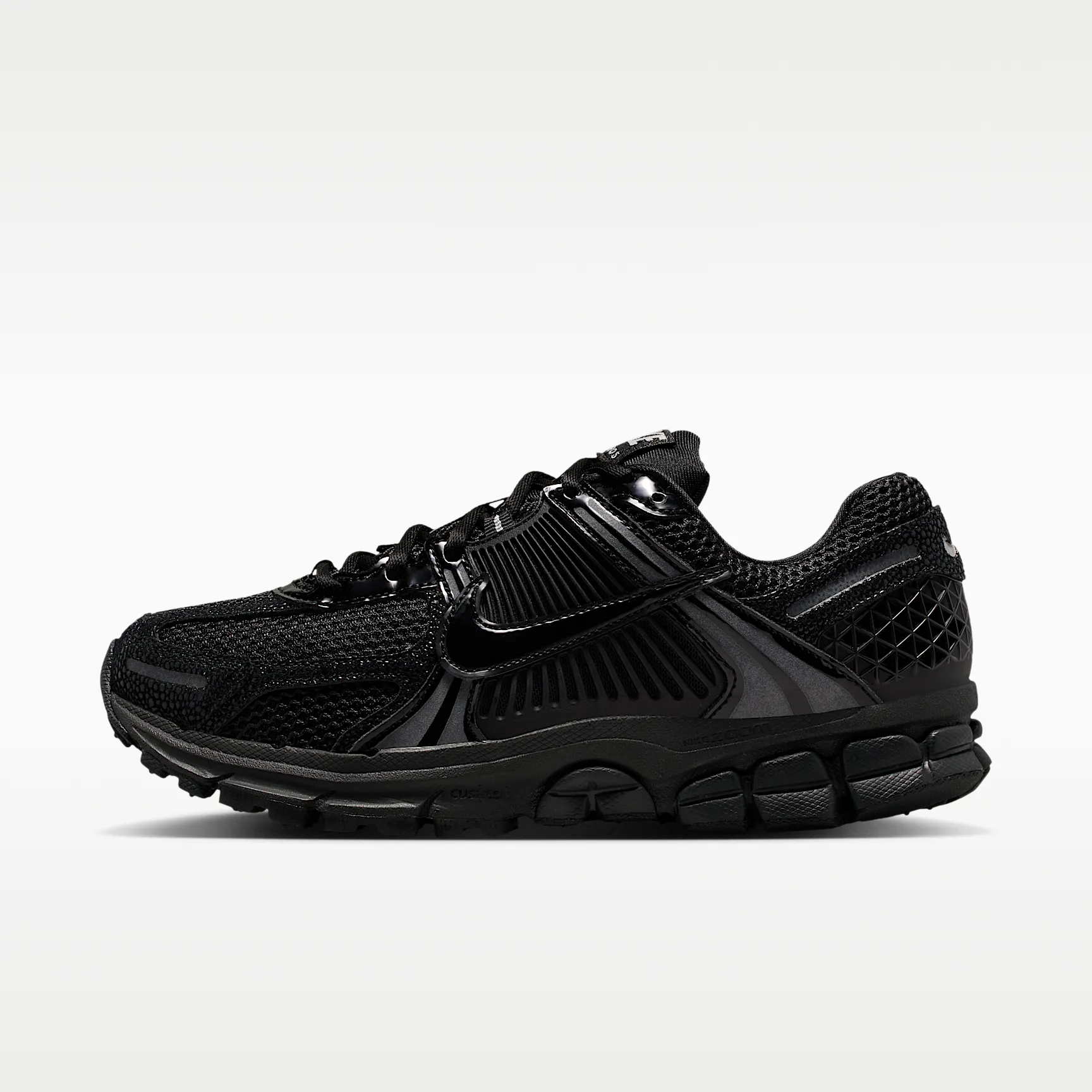 000000_Nike-Zoom-Vomero-5-WMNS_BLACK-METALLIC-SILVER_II6236-001_img0