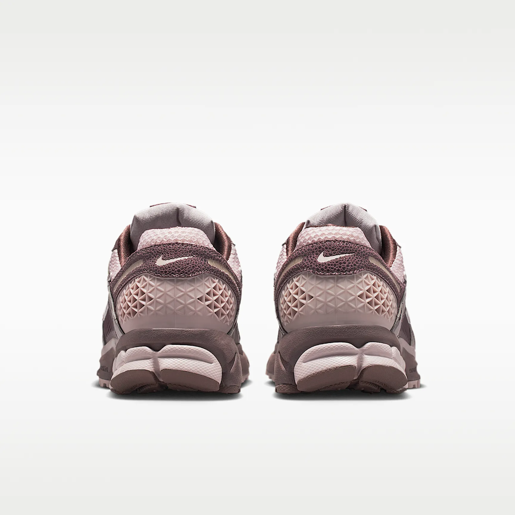 684B4F_Nike-Zoom-Vomero-5-WMNS_TATTOO-PARTICLE-ROSE_II6236-500_img5