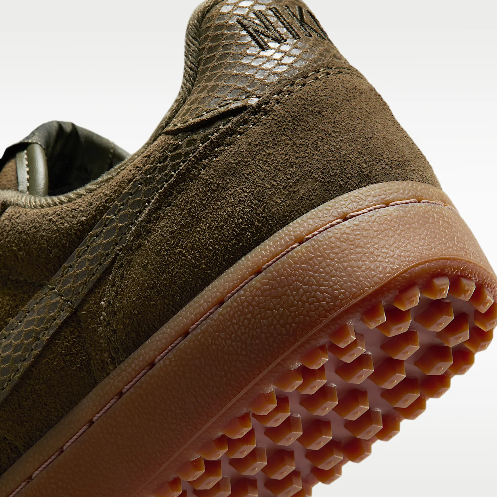 493B24_Nike-Field-General-WMNS_MEDIUM-OLIVE_IM9207-200_img7