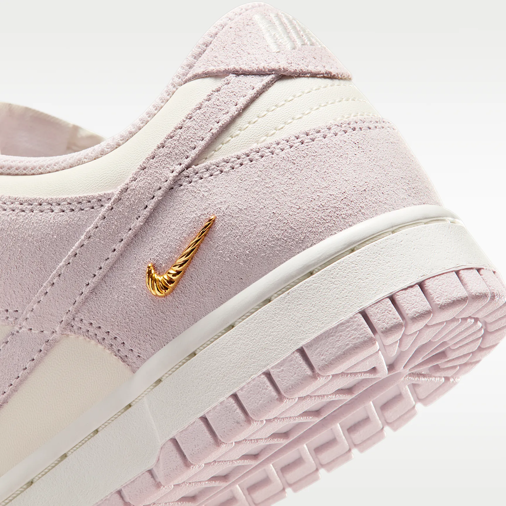 BBABAE_Nike-Dunk-Low-Suede-WMNS_SAIL-PEARL-PINK_IO4244-100_img7