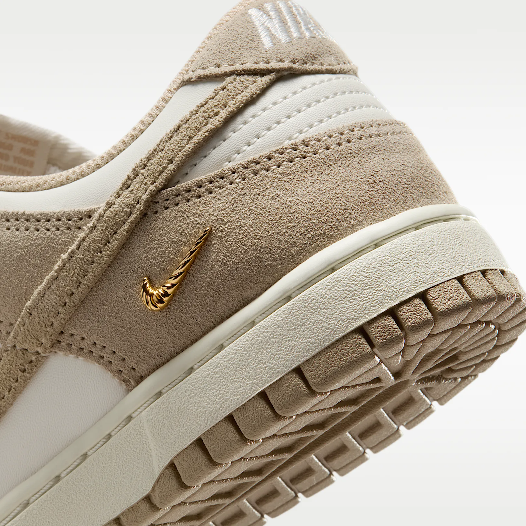 97856E_Nike-Dunk-Low-Suede-WMNS_SAIL-LINEN_IO4244-101_img7
