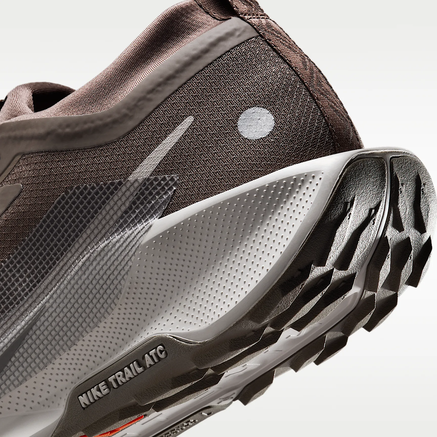 897E78_Nike-Pegasus-Trail-5-Gore-Tex_IRONSTONE_FQ0908-012_img7