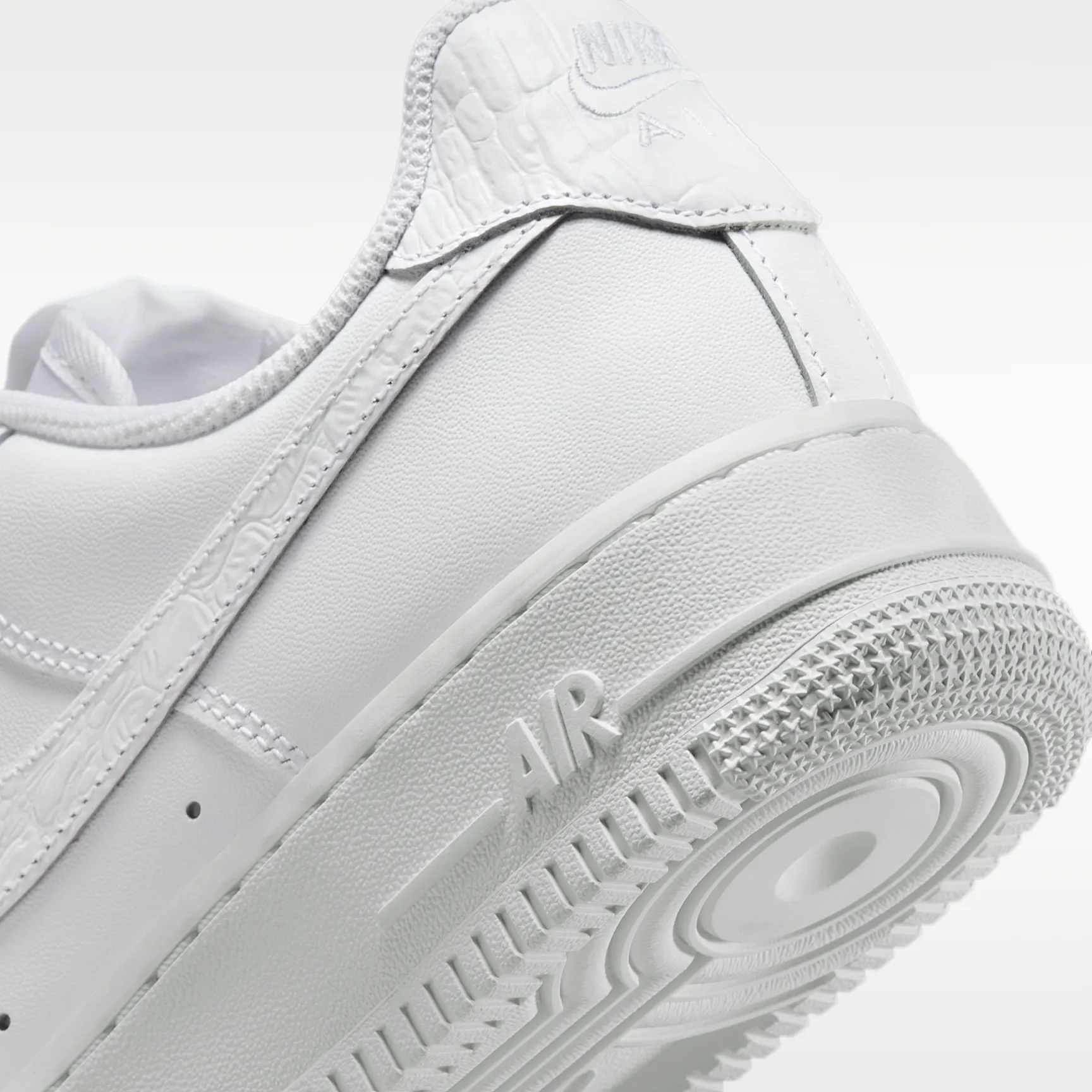 000000_Nike-Air-Force-1-Low_PEBBLE-CROC_IO4837-100_img7