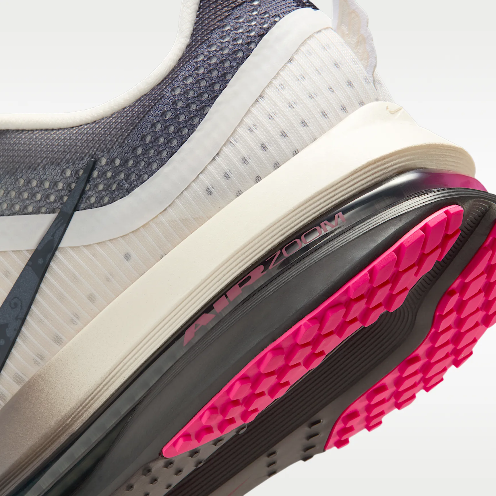 777C77_Nike-Pegasus-Premium_YEAR-OF-THE-HORSE_IQ1130-001_img7