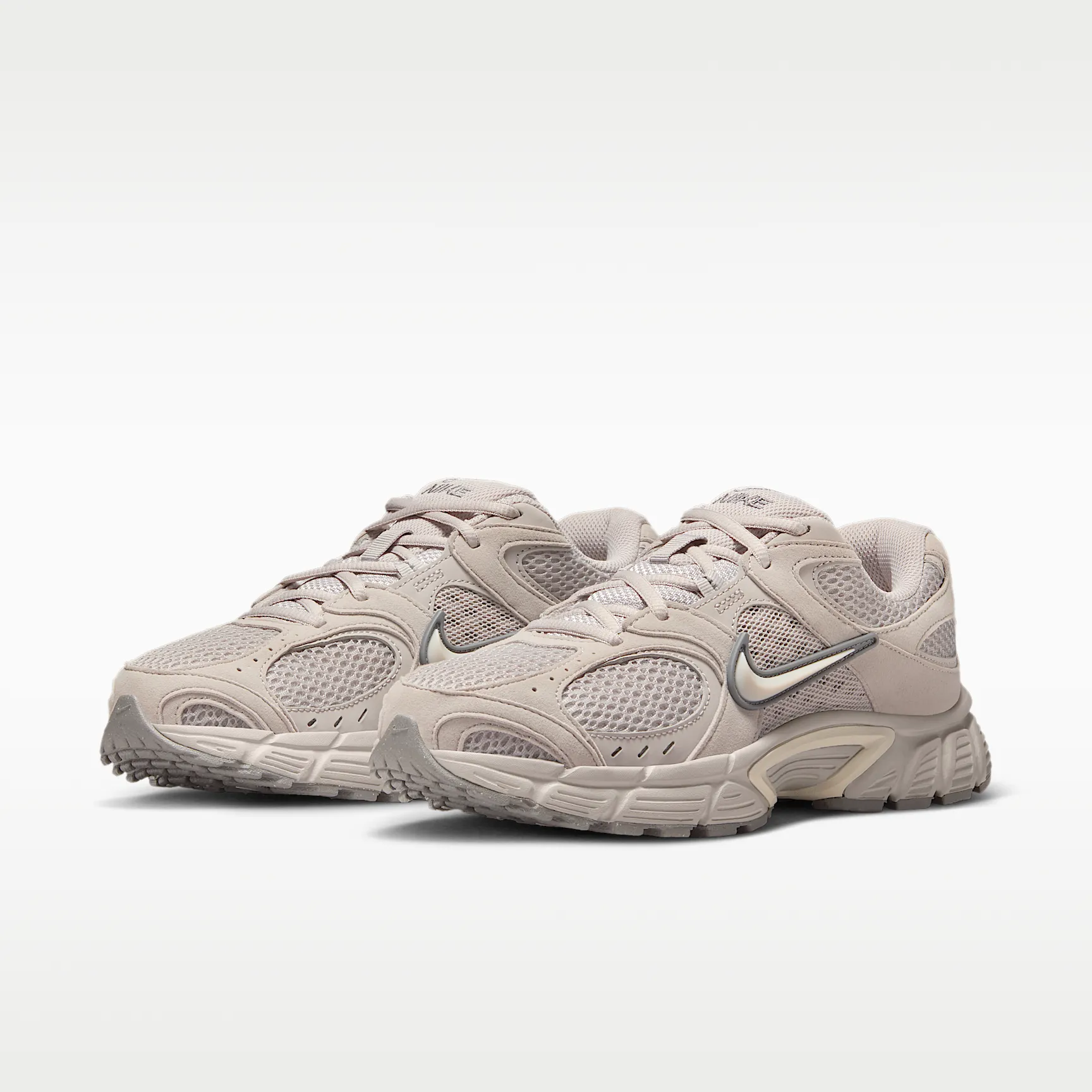 A89790_Nike-V5-RNR-WMNS_MOON-PARTICLE_II6294-201_img4