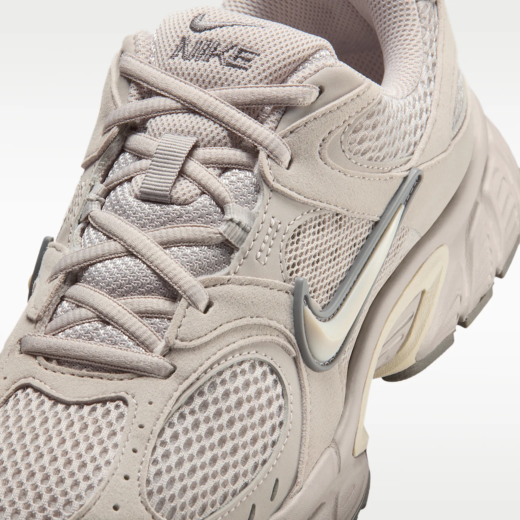 A89790_Nike-V5-RNR-WMNS_MOON-PARTICLE_II6294-201_img6