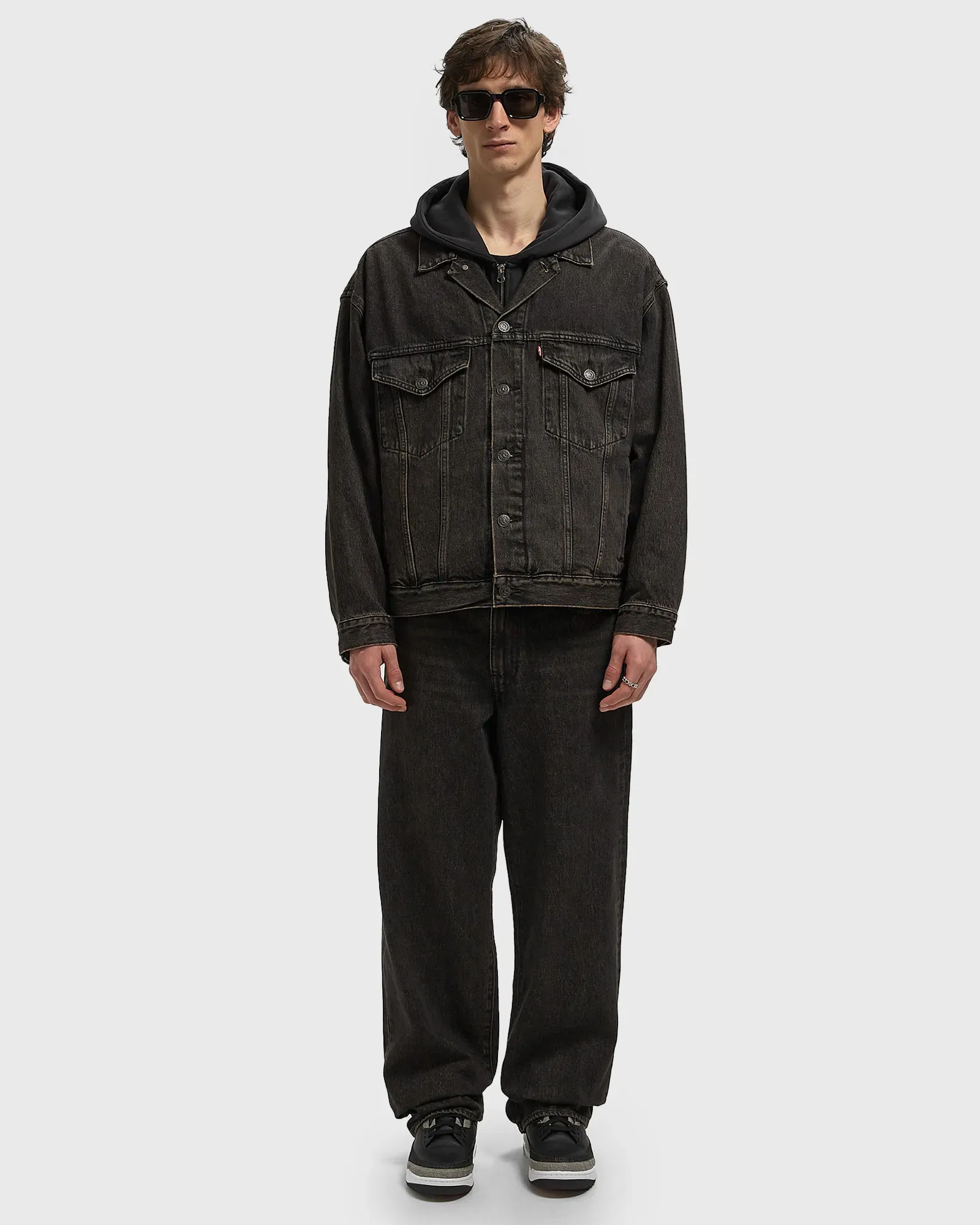 000000_Levi's-x-Jordan-Type-III-Trucker-Jacket_BLACK_005FC-0000_img2