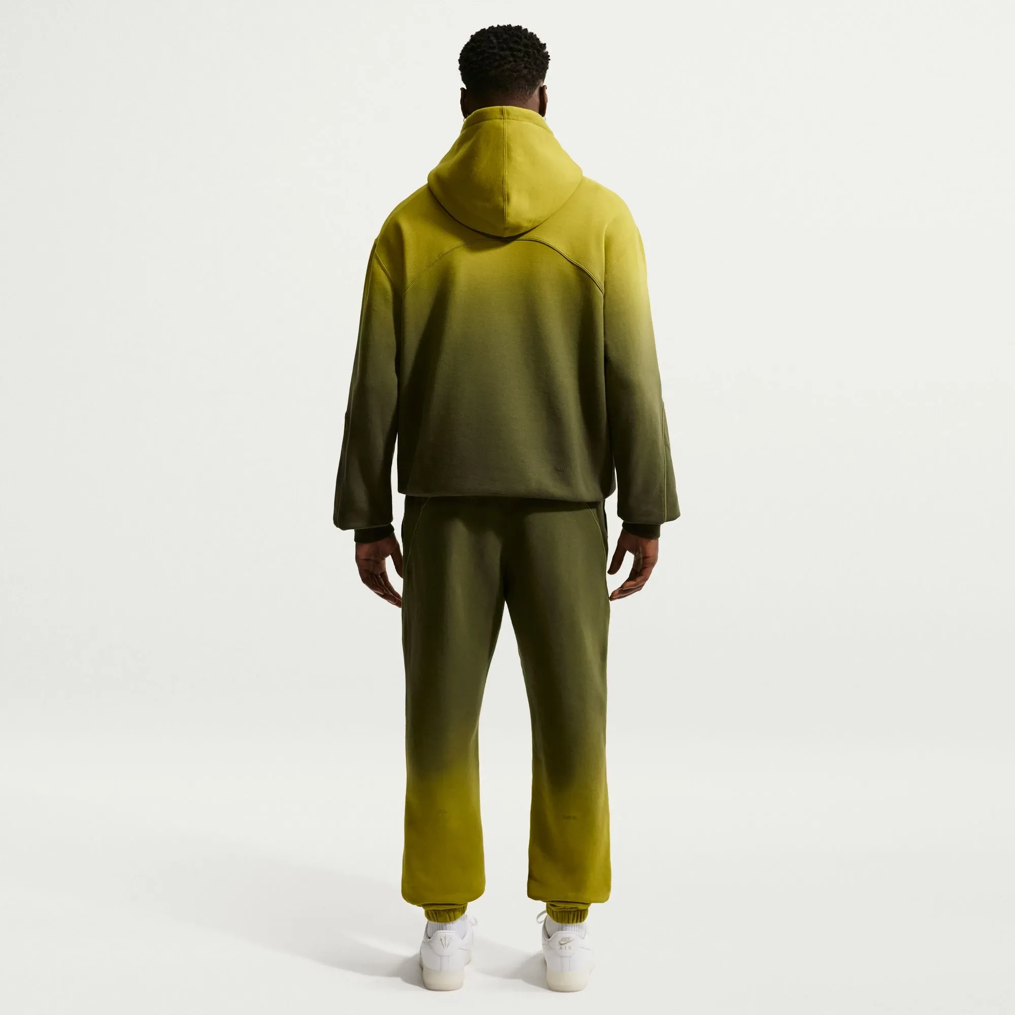 000000_NOCTA-x-Nike-Fleece-CS-Pants-_MOSS-MEDIUM-OLIVE_HJ6334-390_img1