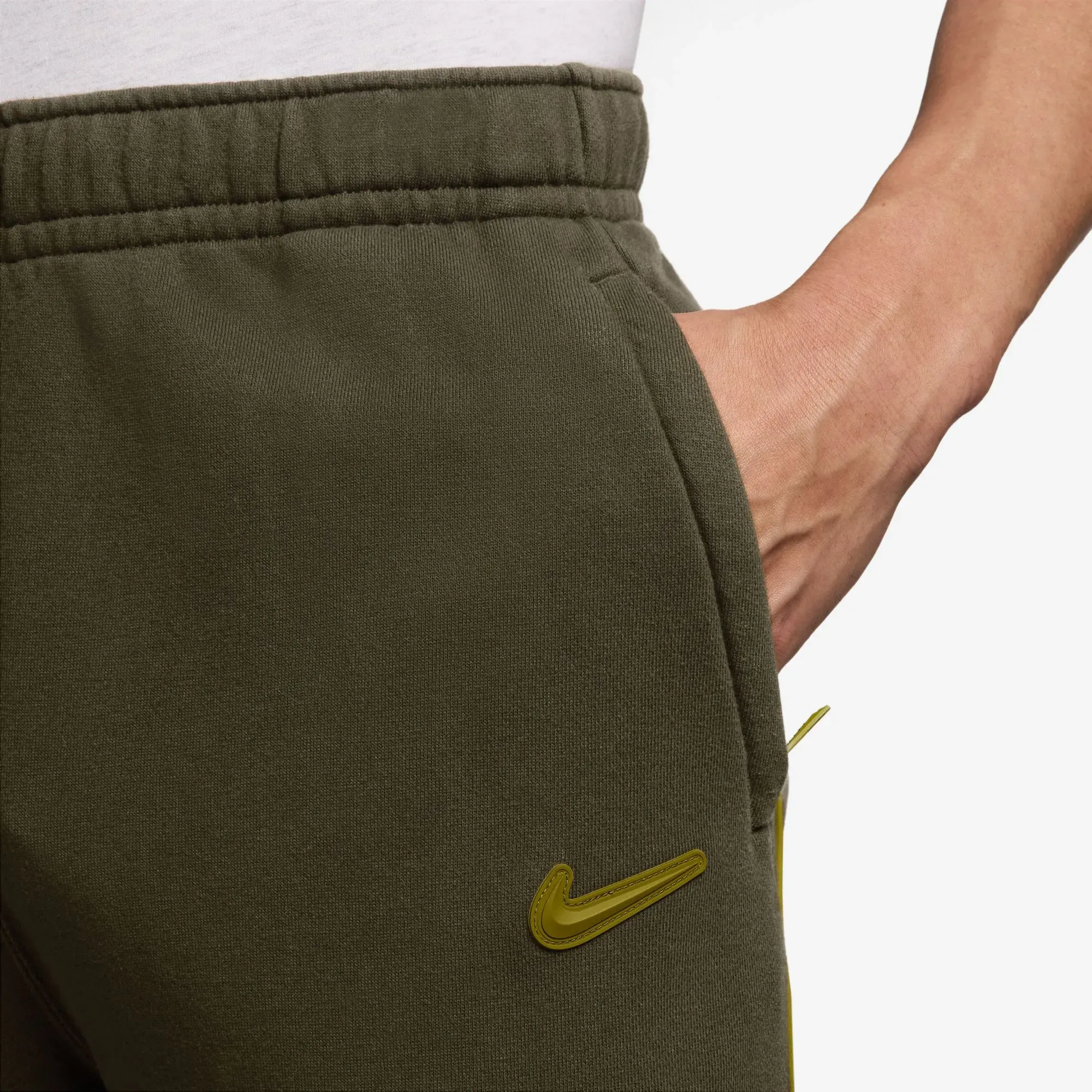 000000_NOCTA-x-Nike-Fleece-CS-Pants-_MOSS-MEDIUM-OLIVE_HJ6334-390_img2