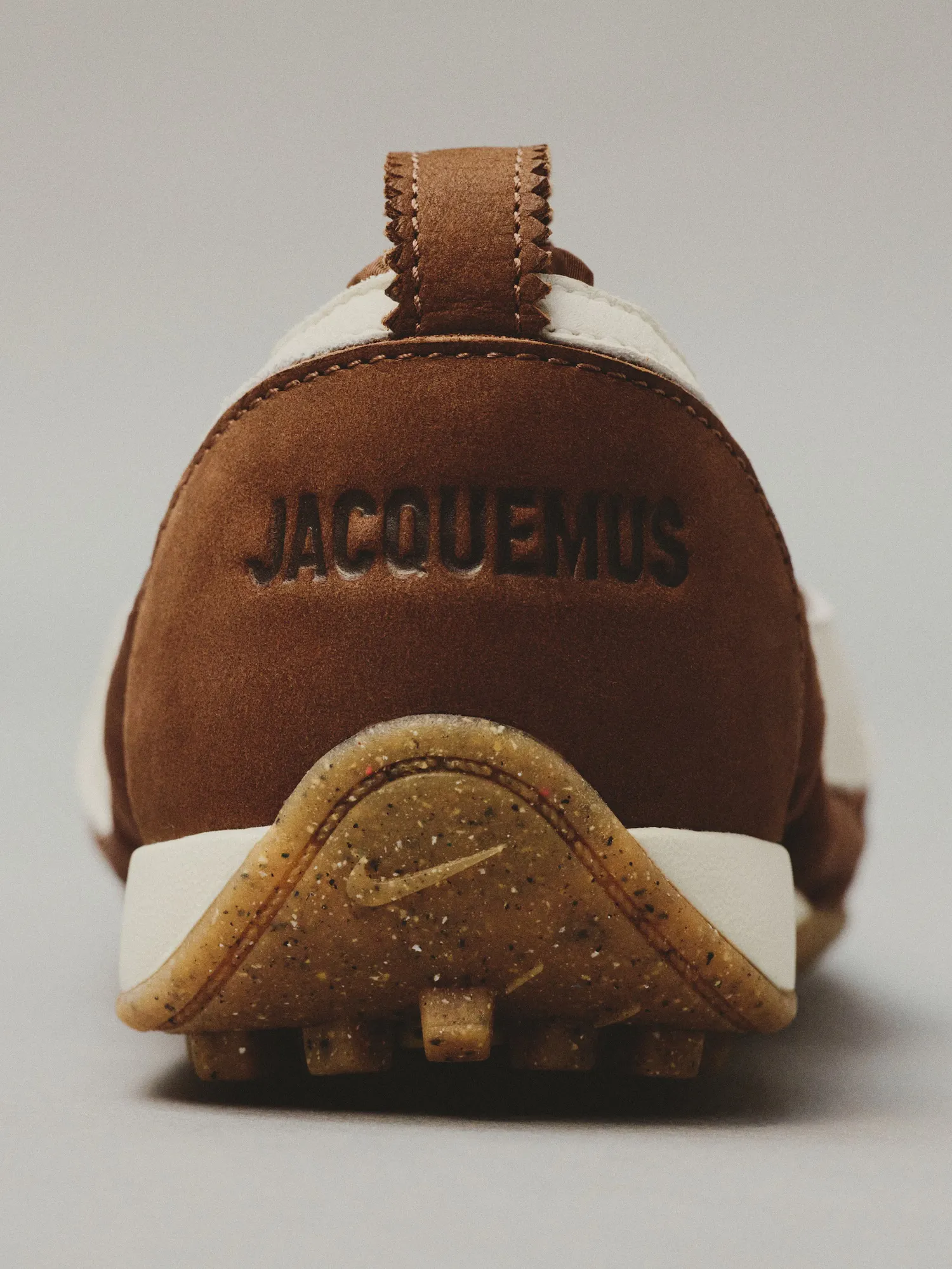 6B473C_Jacquemus-x-Nike-Moon-Shoe_MEDIUM-BROWN_A-definir_img2