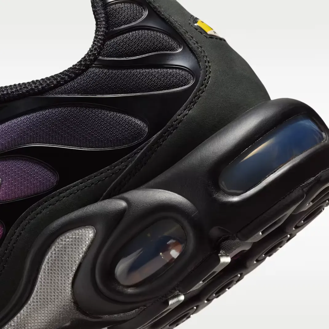 FB61B0_Nike-Air-Max-Plus-WMNS_Black-Peony_IQ0280-010_img7