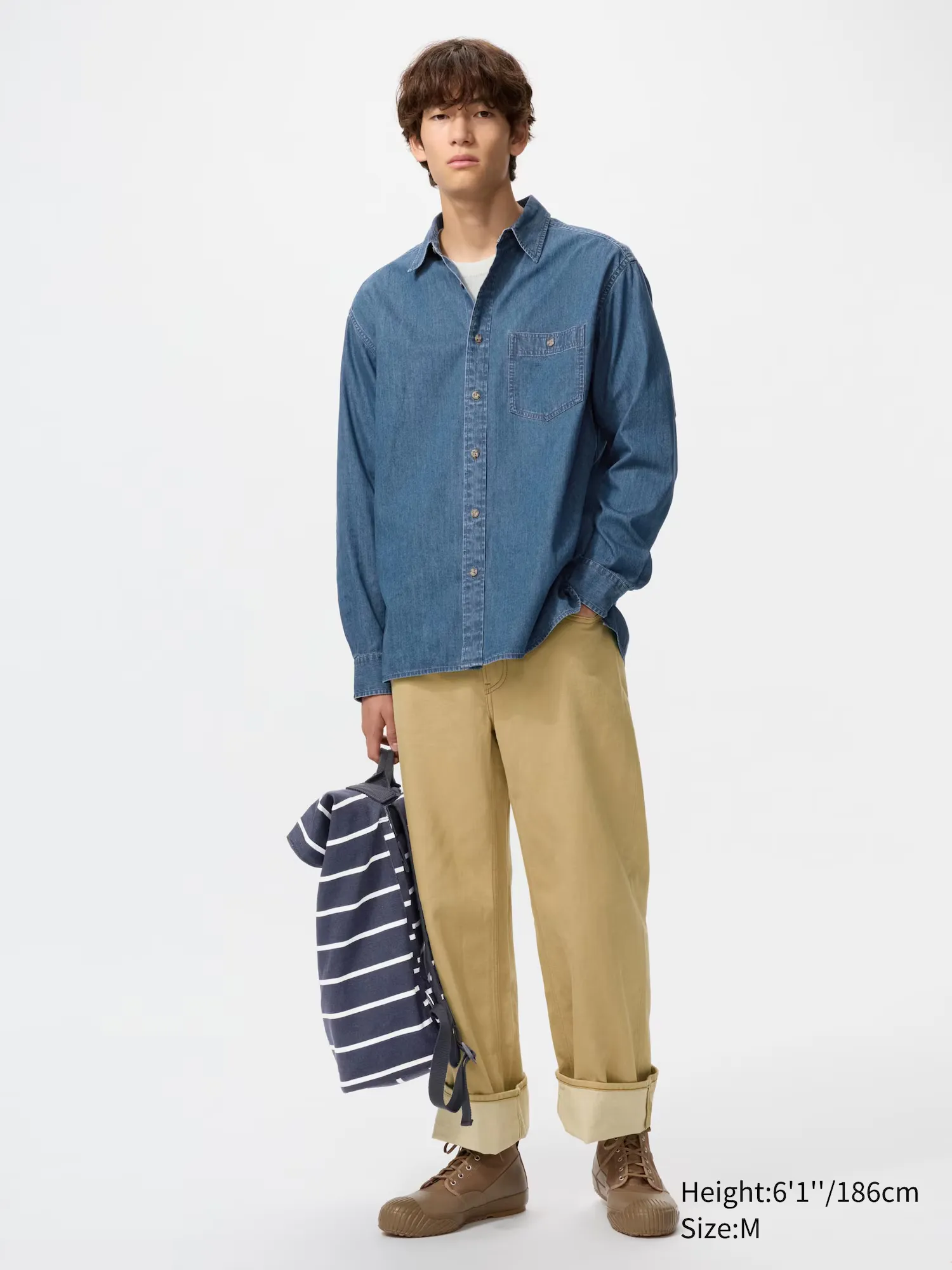 496581_JW-Anderson-x-Uniqlo-Unisex-Oversized-Shirt_LIGHT-DENIM_E485772-000-64_img1