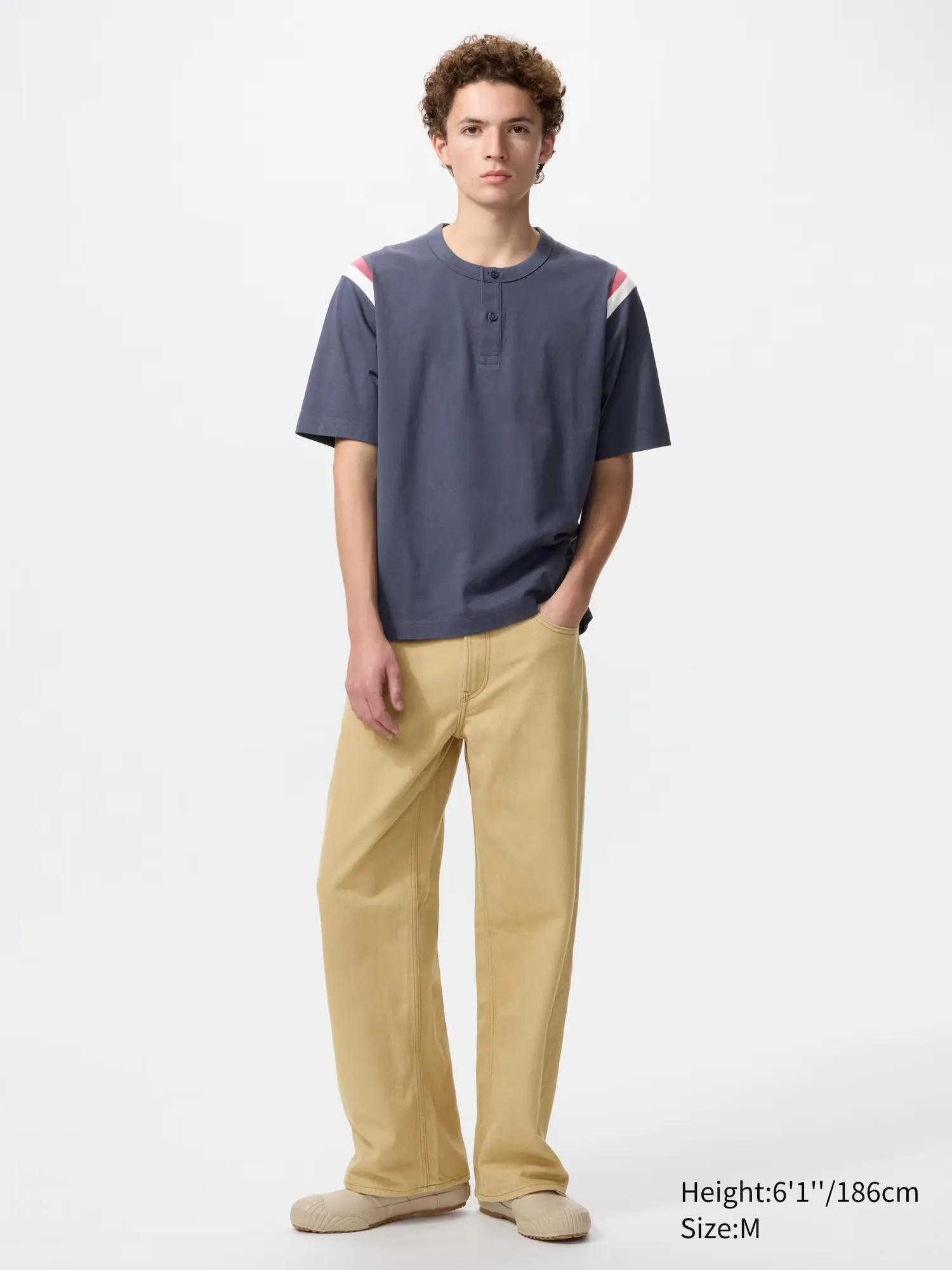 575A71_JW-Anderson-x-Uniqlo-Oversized-Henley-Neck-T-Shirt_NAVY_E485455-69_img1