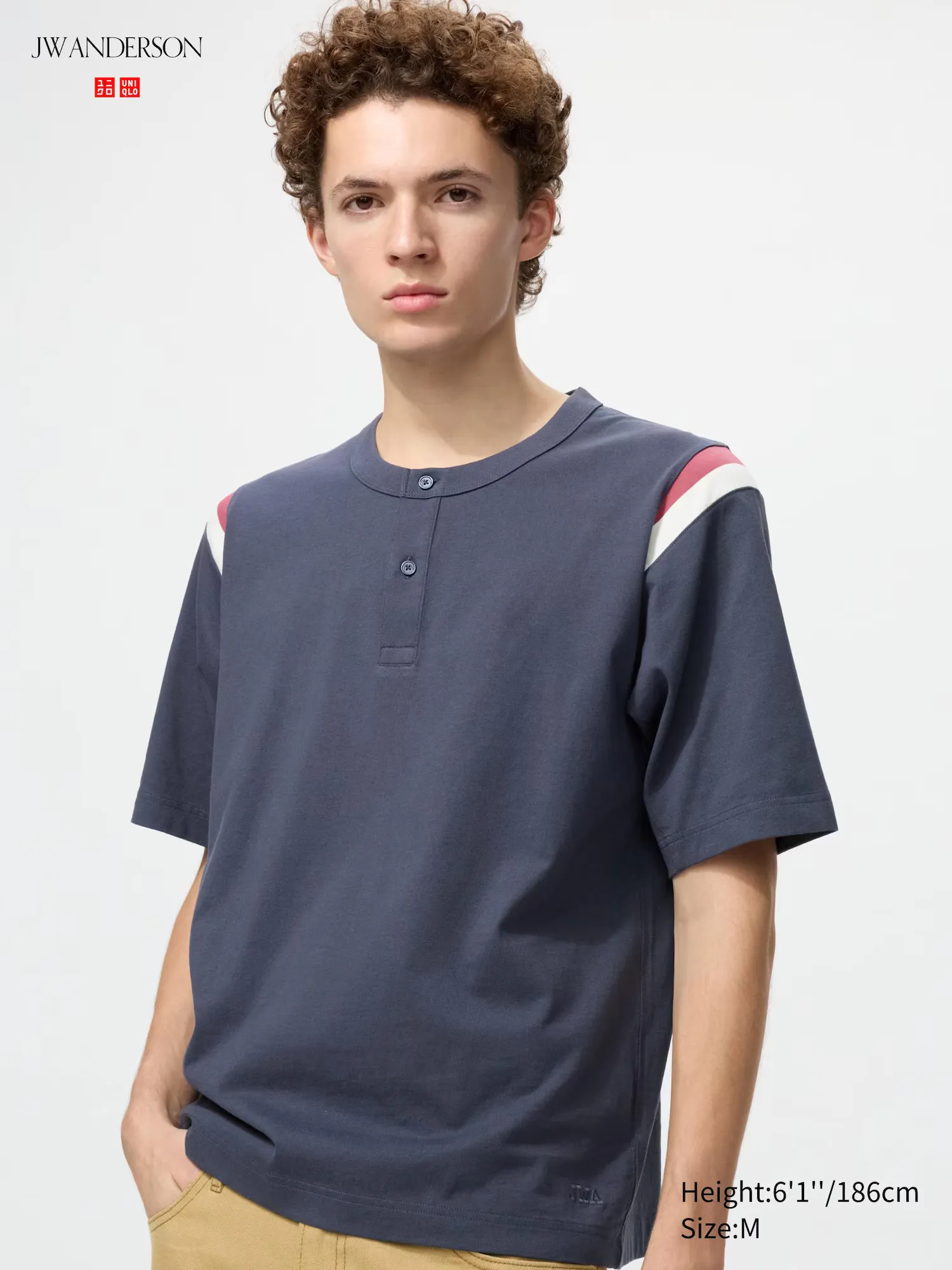 575A71_JW-Anderson-x-Uniqlo-Oversized-Henley-Neck-T-Shirt_NAVY_E485455-69_img0