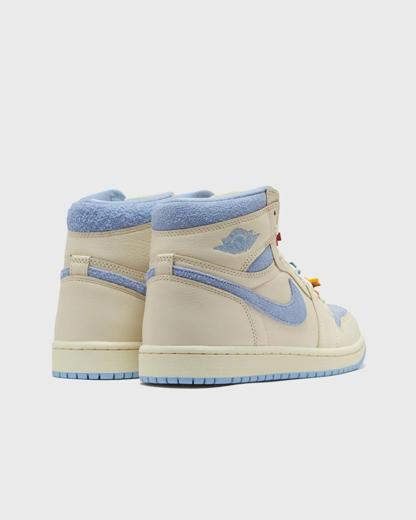 000000_Air-Jordan-1-High-OG-WMNS_PSYCHIC-BLUE_FD2596-102_img3