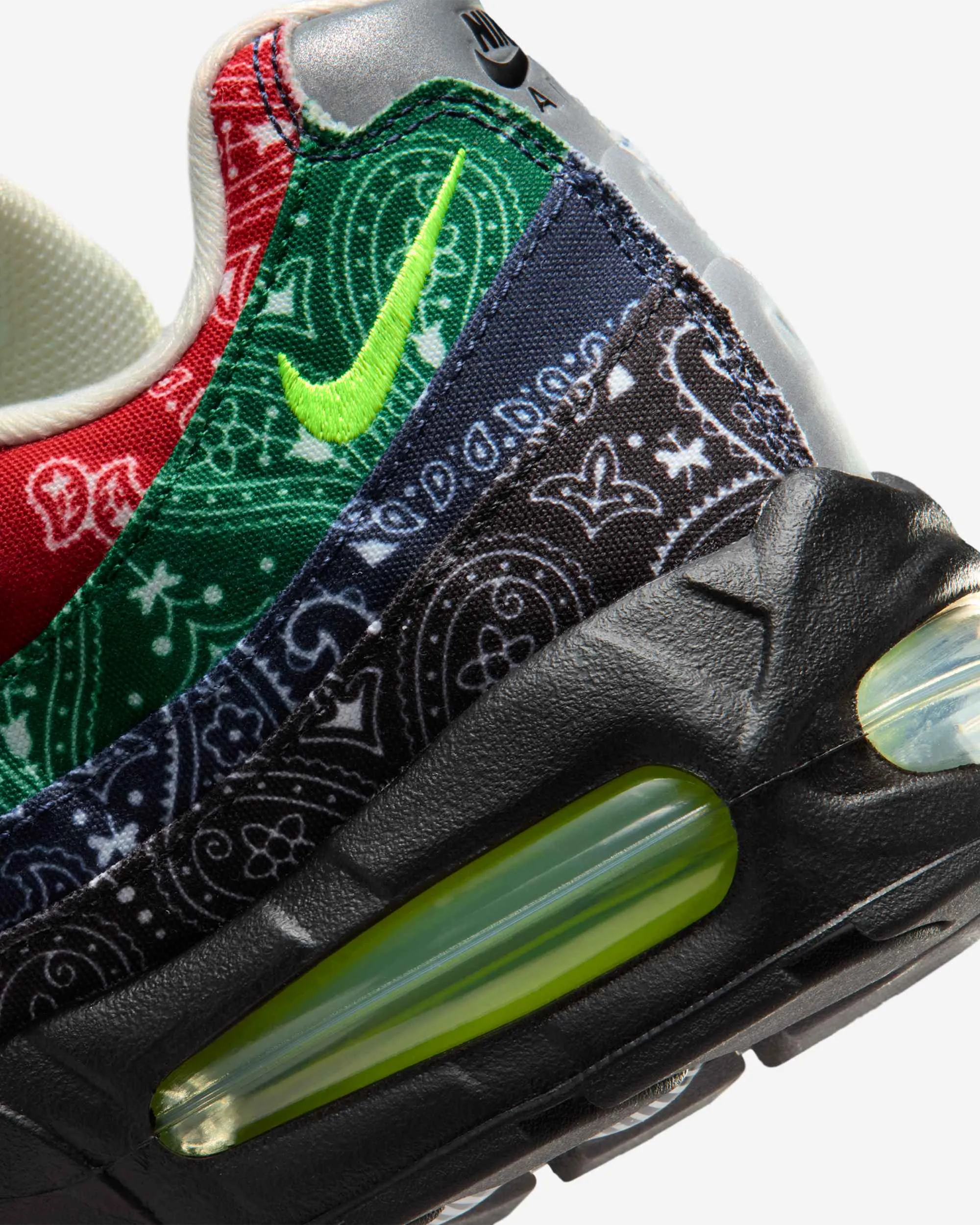 000000_Nike-Air-Max-95-Big-Bubble_PAISLEY-BANDANA_IQ0620-100_img7