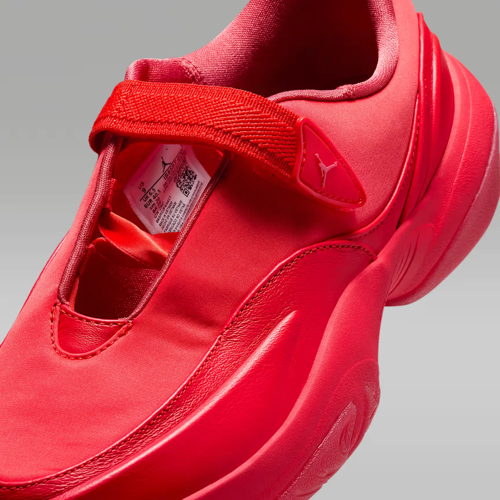 000000_Jordan-Pointe-WMNS_CHILE-RED_IB8597-600_img6