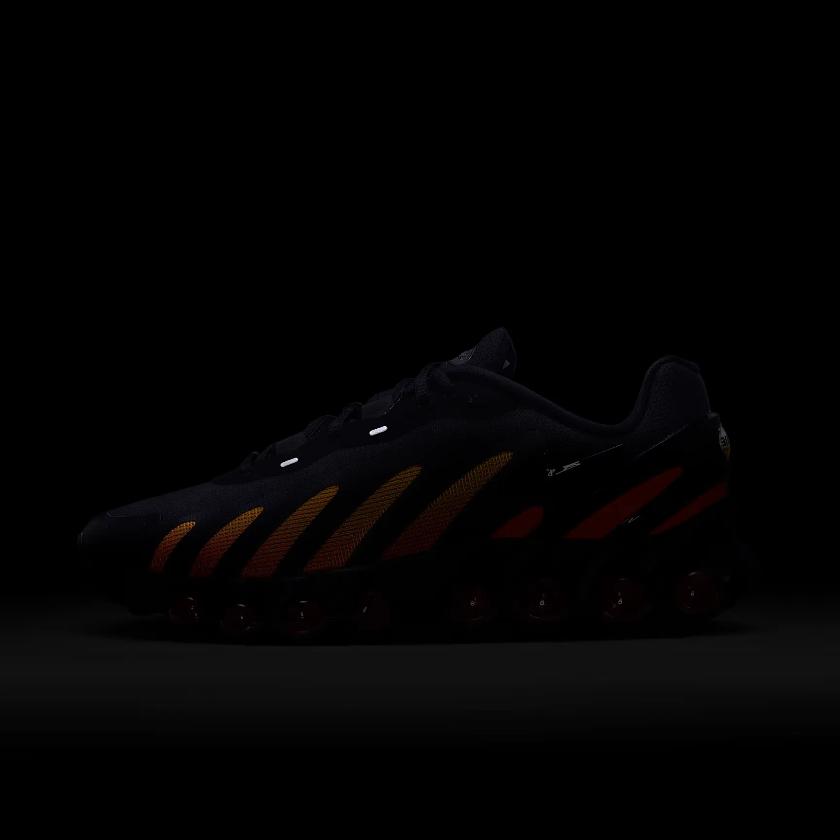 000000_Nike-Air-Max-DN8_BLACK-DARK-COPPER-HYPER-CRIMSON_IH4119-011_img8