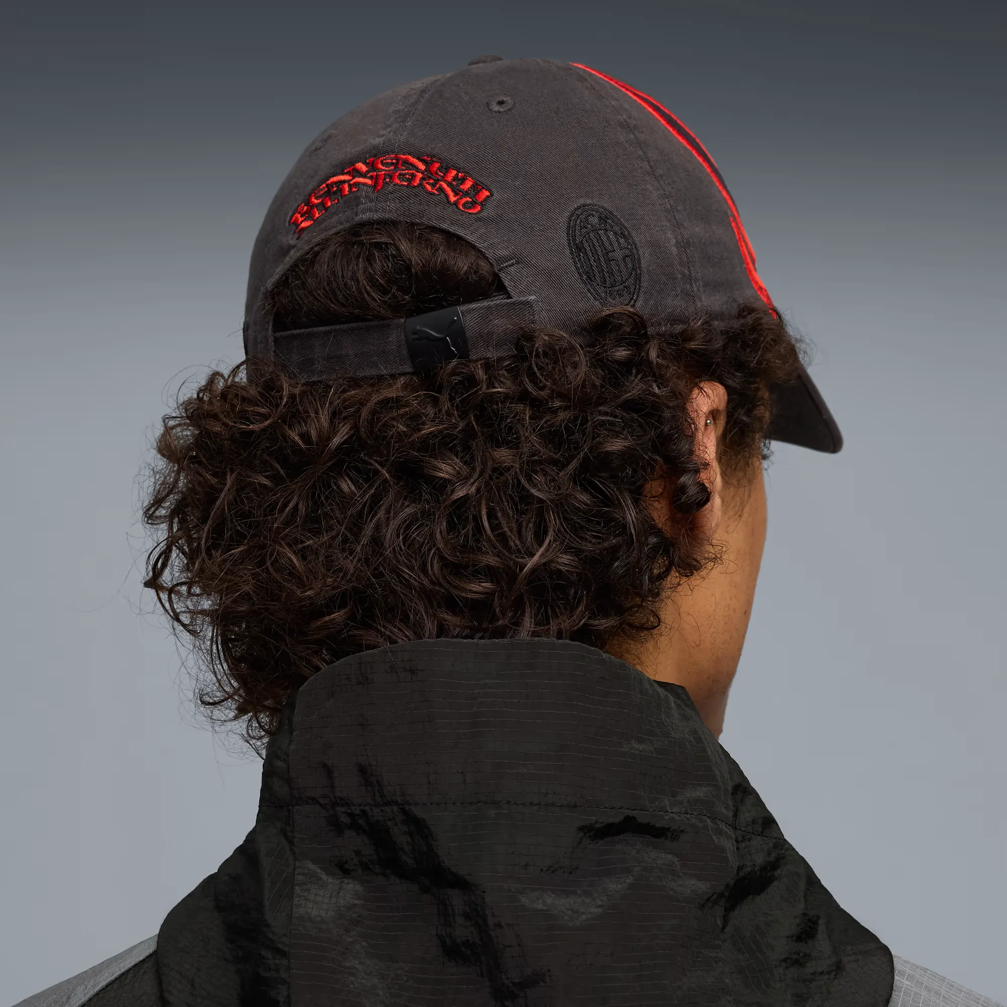 000000_Puma-AC-Milan-x-Slam-Jam-Cap_PUMA-BLACK-FOR-ALL-TIME-RED_027658-01_img3