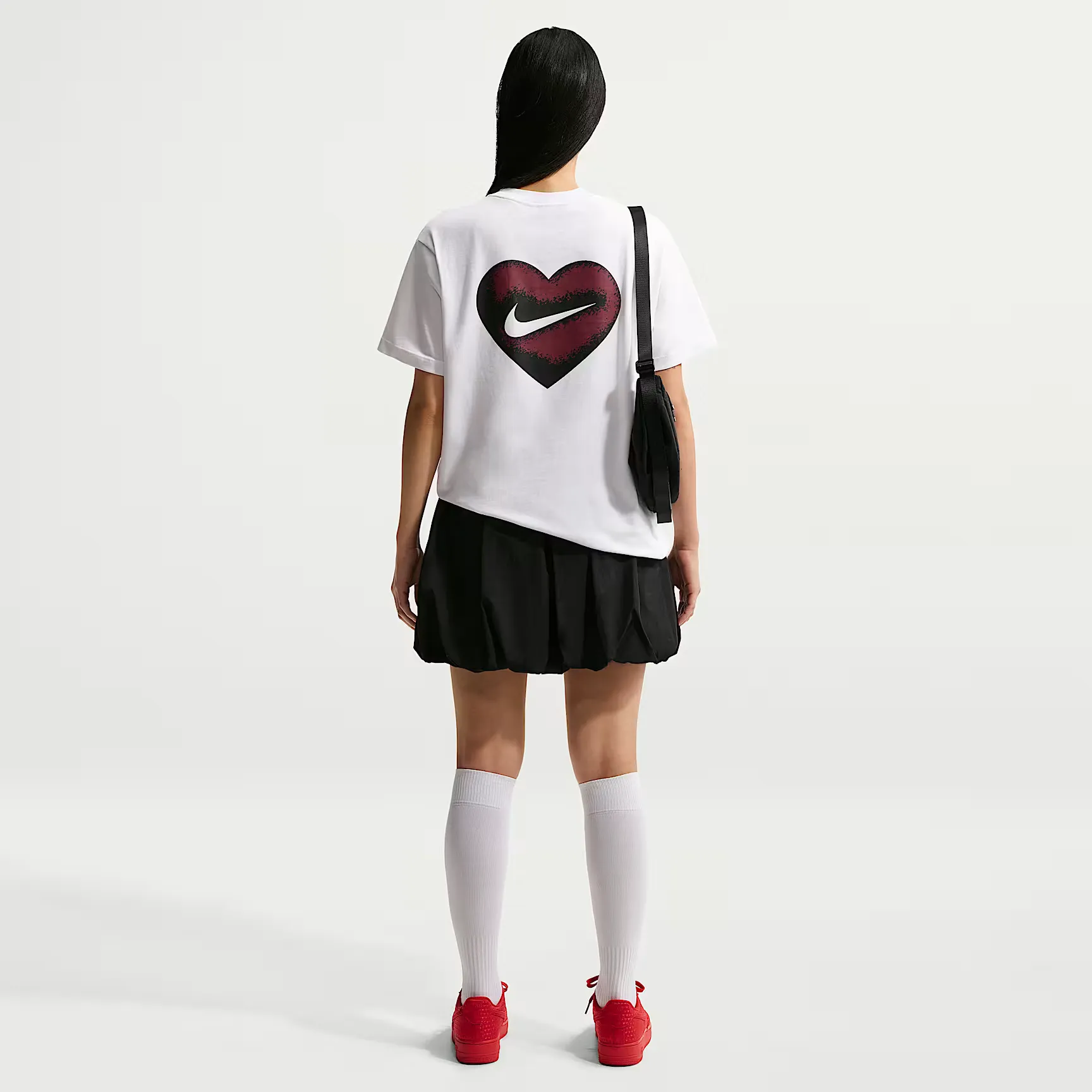 000000_Nike-Sportswear-WMNS-Valentine's-Day-Oversized-T-Shirt_WHITE_IU9083-100_img4
