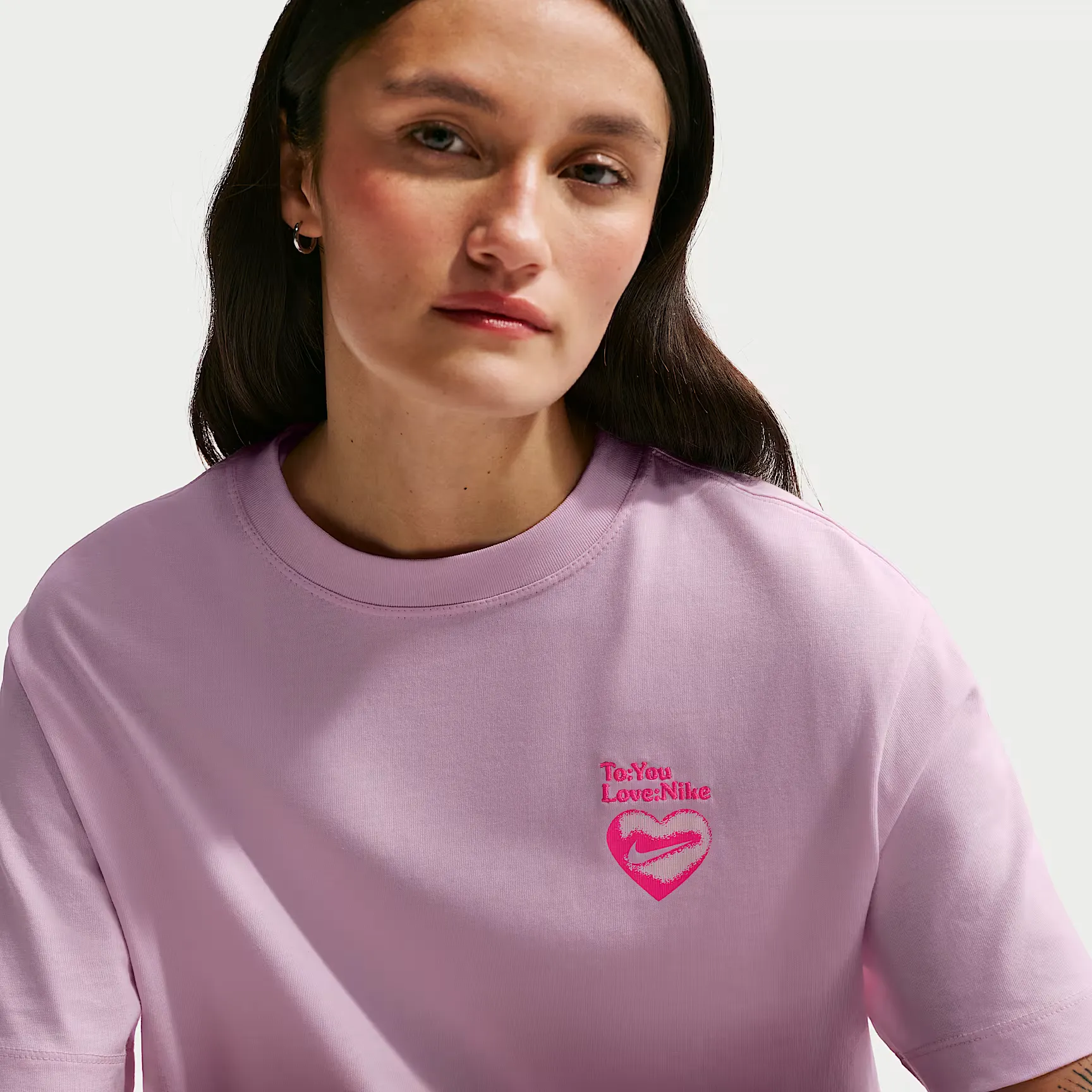 000000_Nike-Sportswear-WMNS-Valentine's-Day-Boxy-Oversize-T-Shirt_PINK-FOAM_IU9083-663_img2