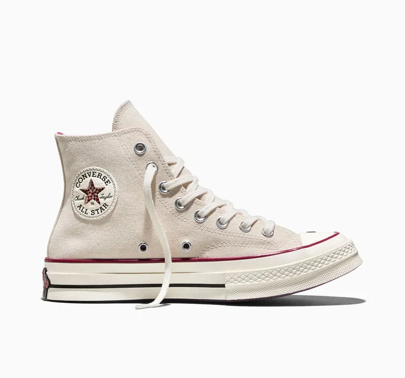 000000_Converse-x-Hello-Kitty-Chuck-Taylor-70-Swarovski_EGRET-SPORTY-BERRY-BLACK_A17695C_img0